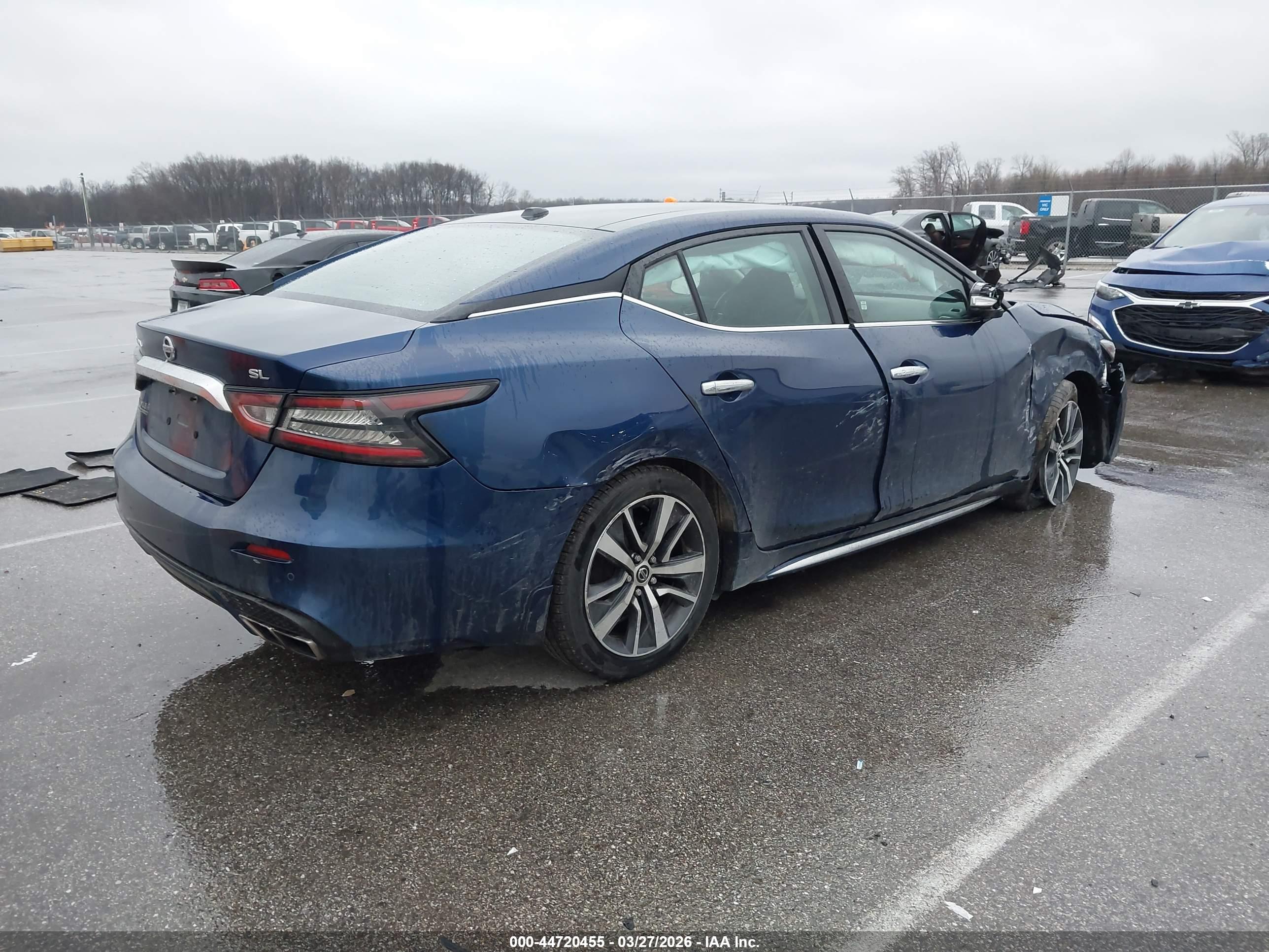 NISSAN MAXIMA image 4