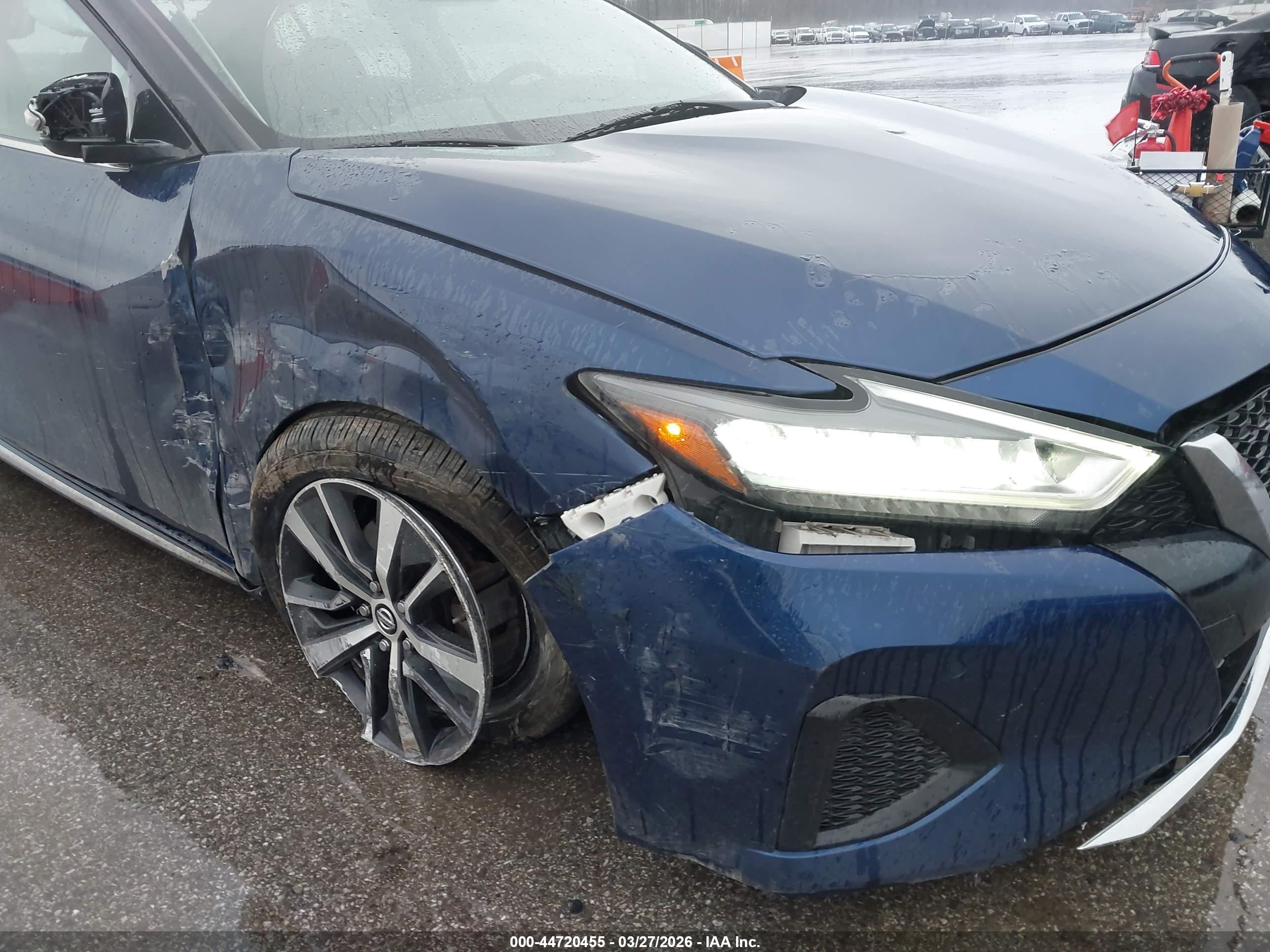 NISSAN MAXIMA image 6