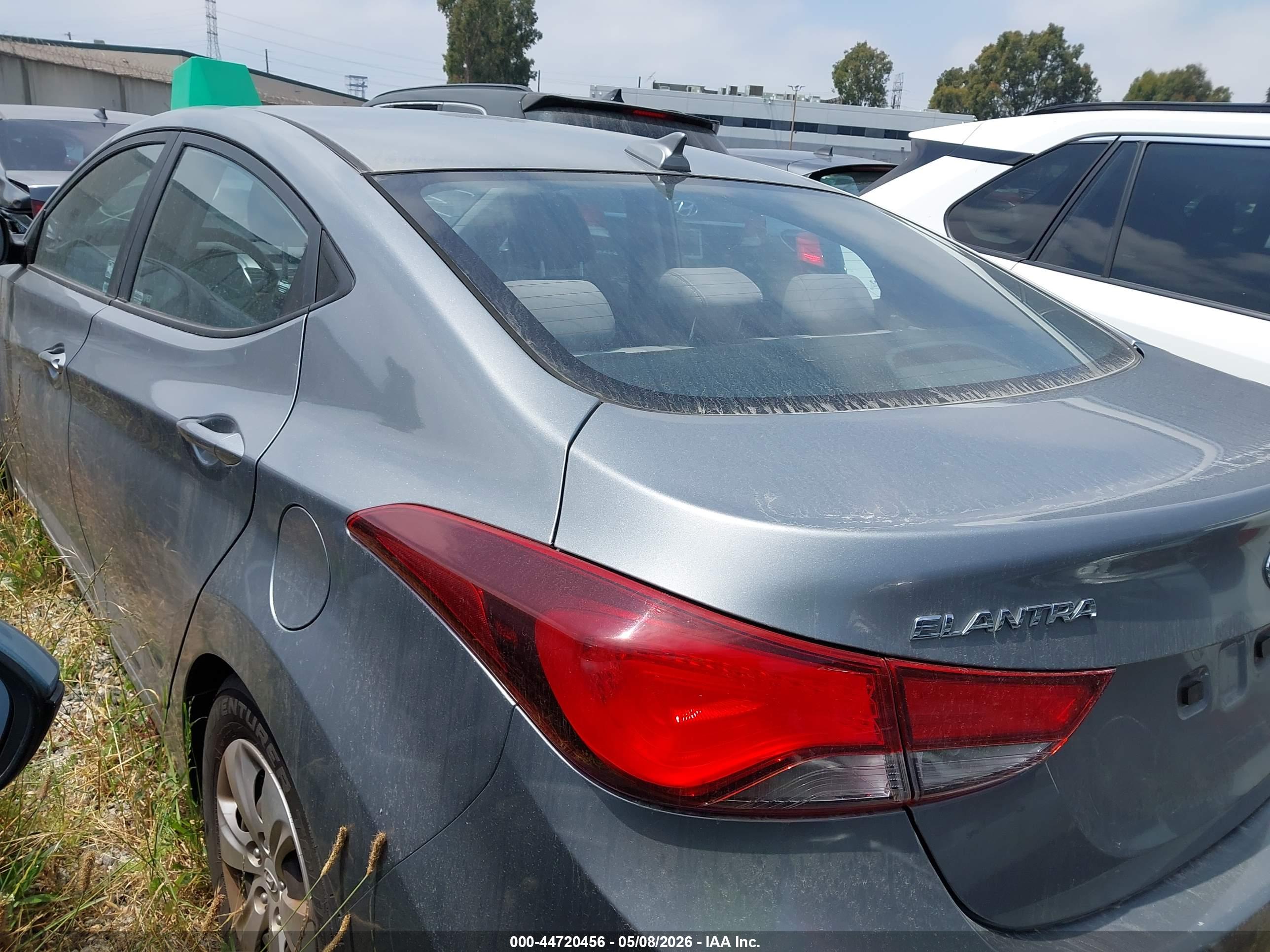 HYUNDAI ELANTRA image 3