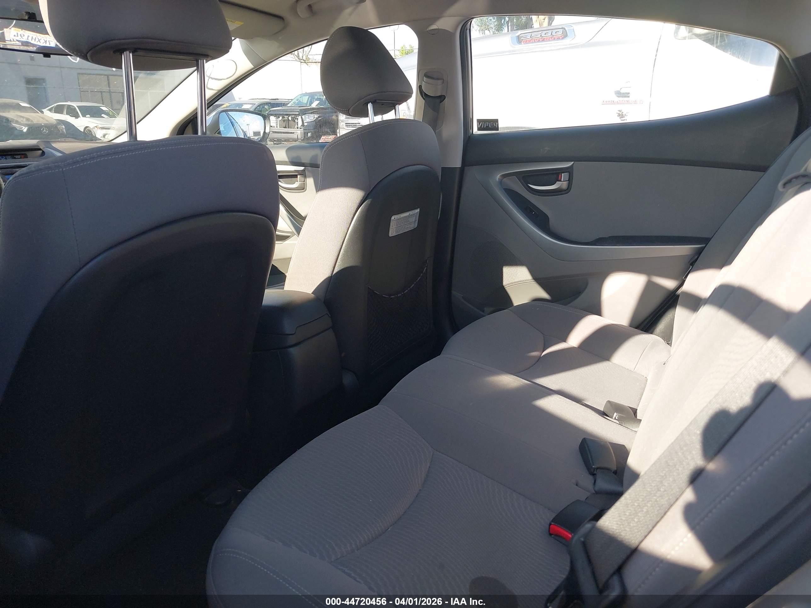 HYUNDAI ELANTRA image 8