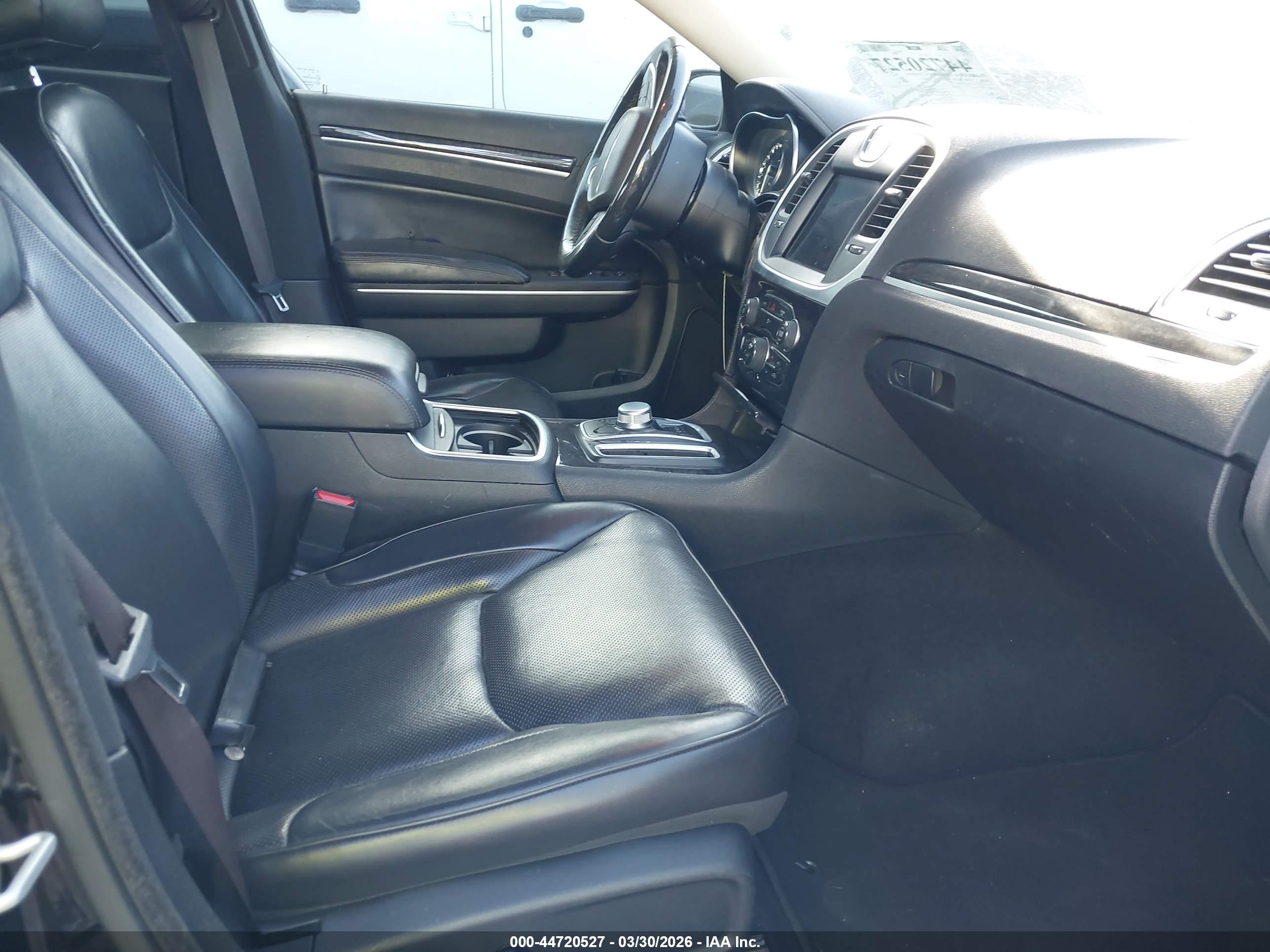 CHRYSLER 300 image 5