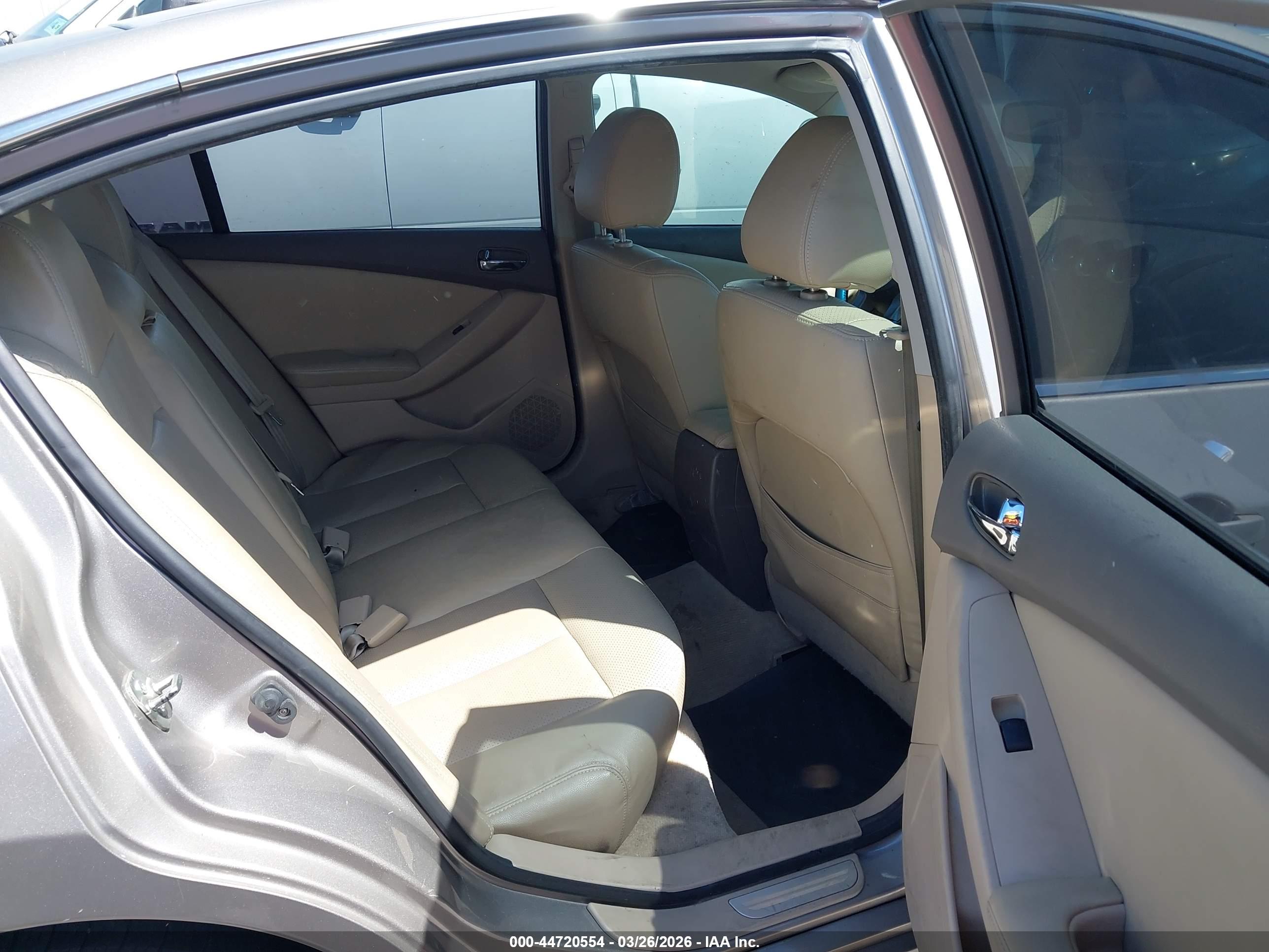 NISSAN ALTIMA image 8