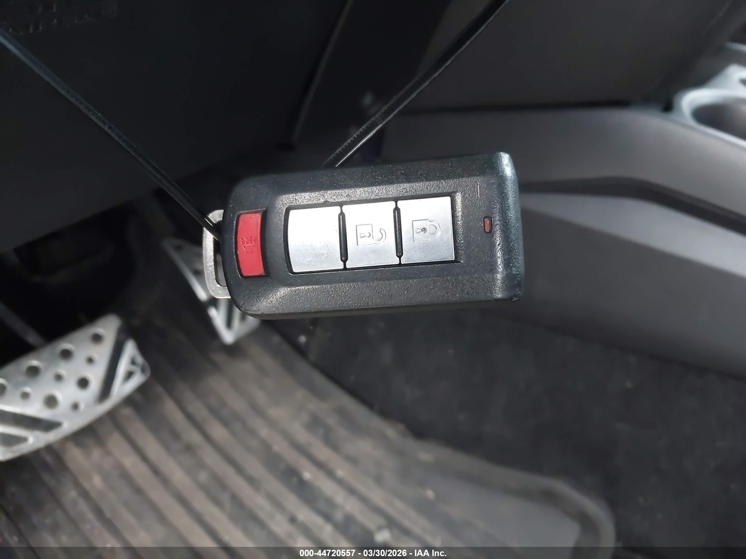 MITSUBISHI OUTLANDER image 11