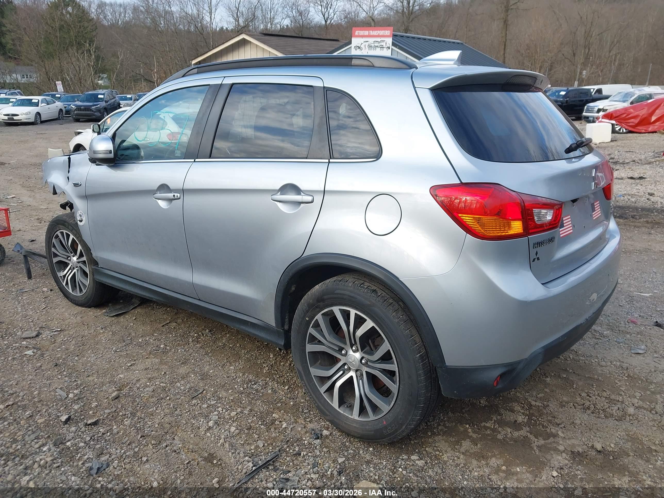 MITSUBISHI OUTLANDER image 3