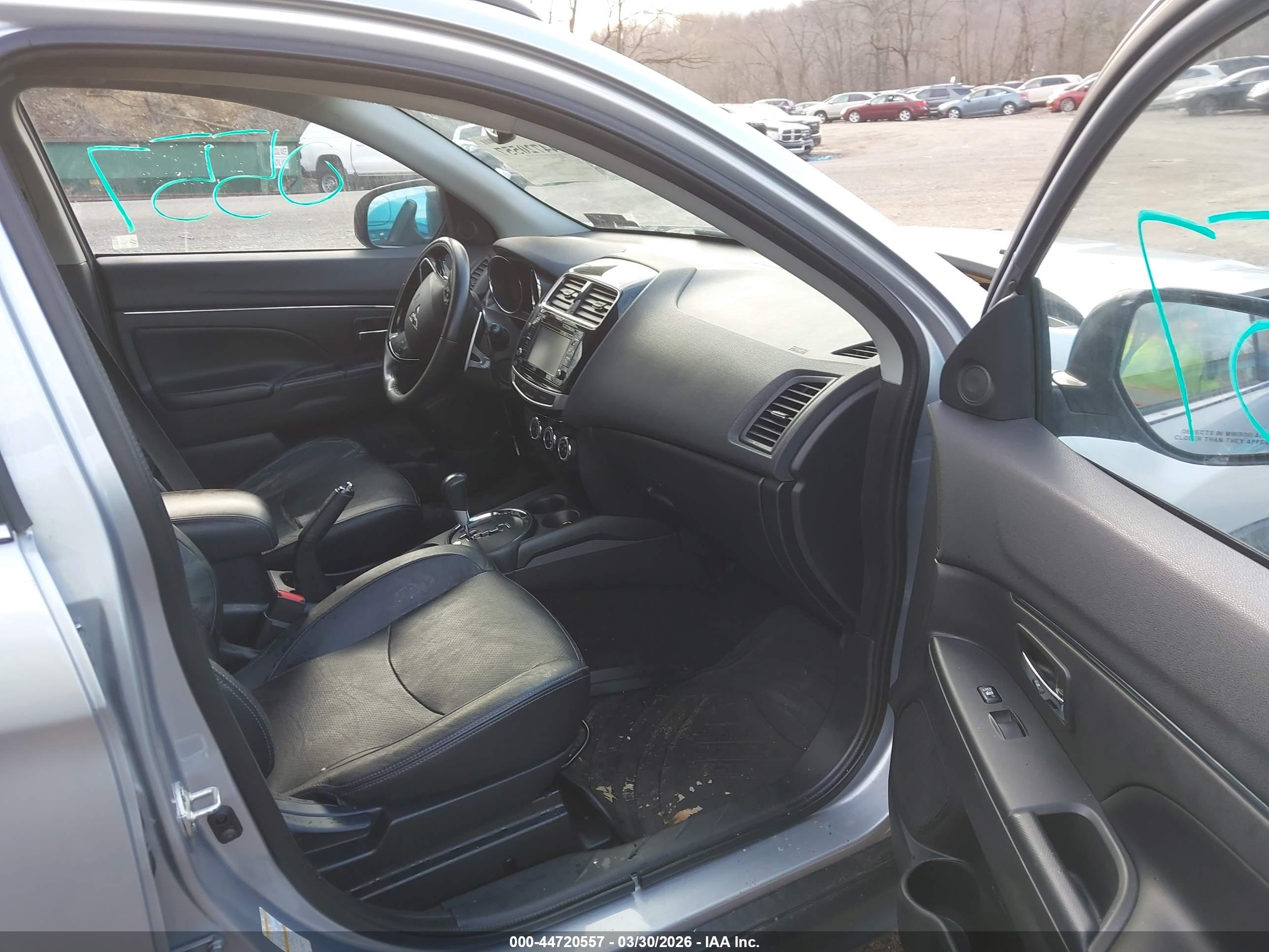 MITSUBISHI OUTLANDER image 5