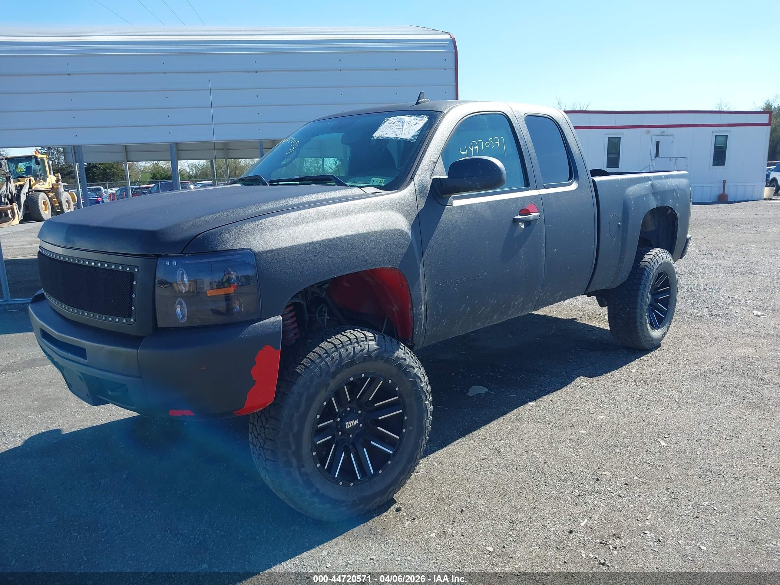 CHEVROLET SILVERADO image 2