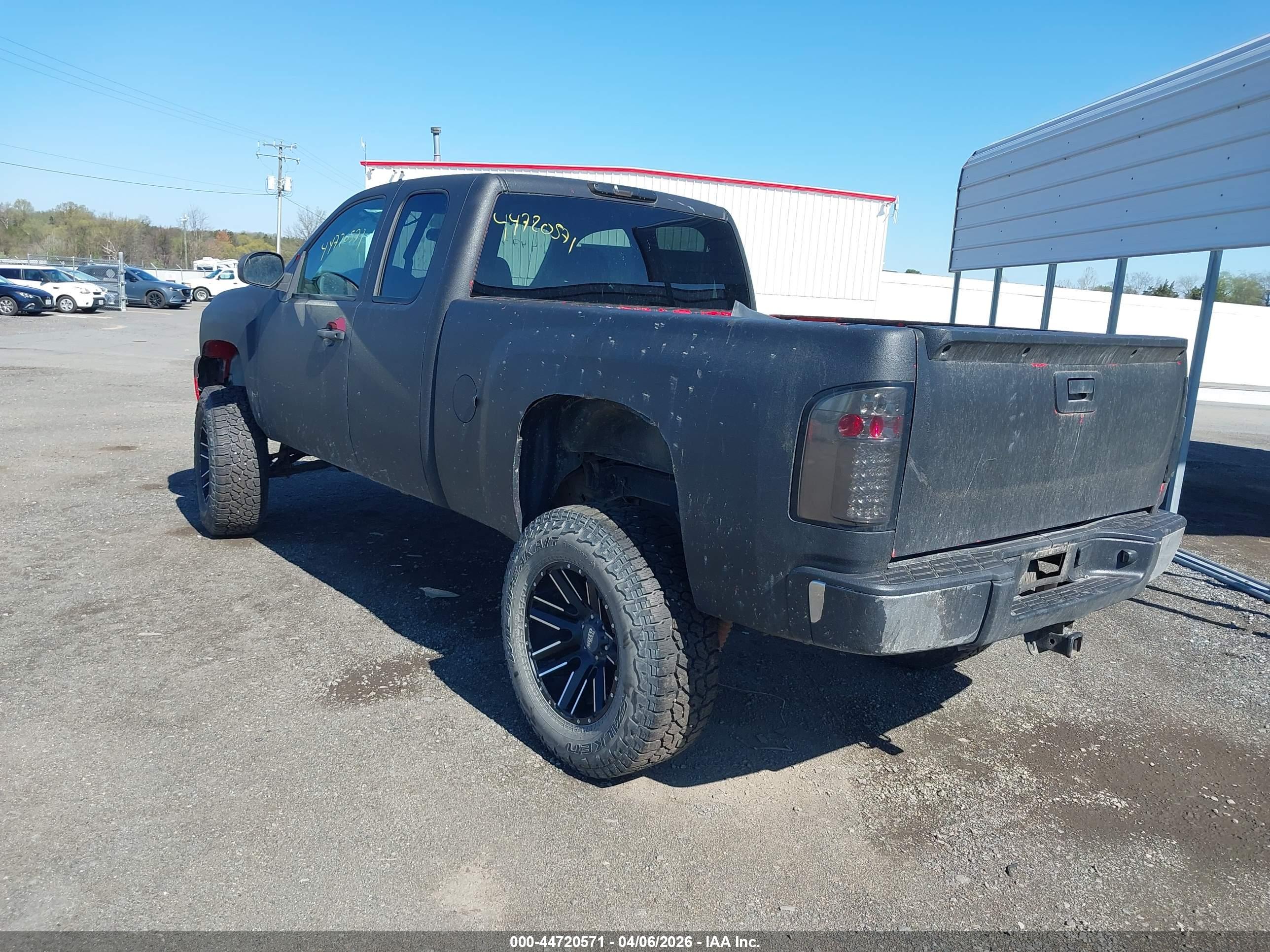 CHEVROLET SILVERADO image 3