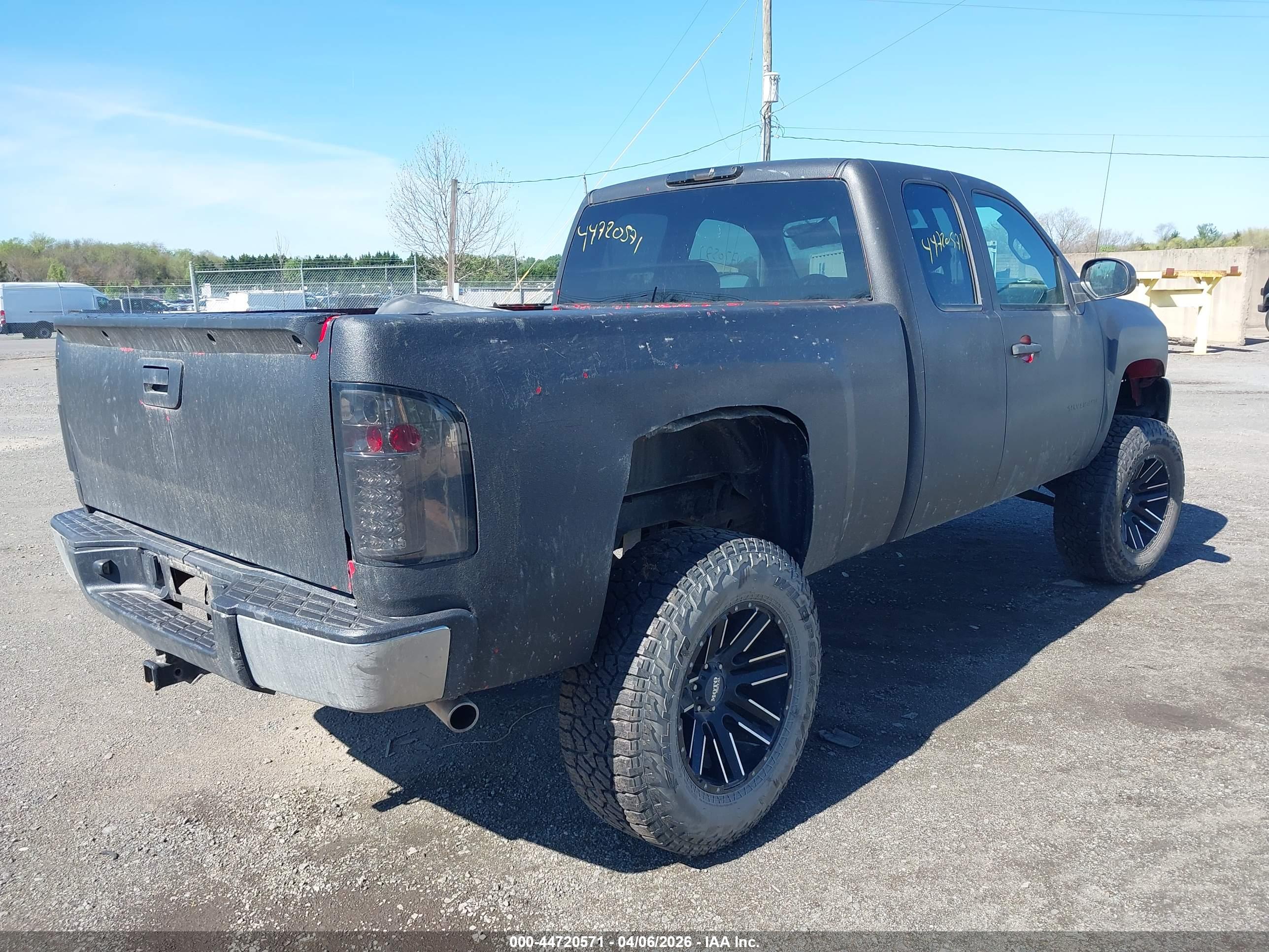 CHEVROLET SILVERADO image 4