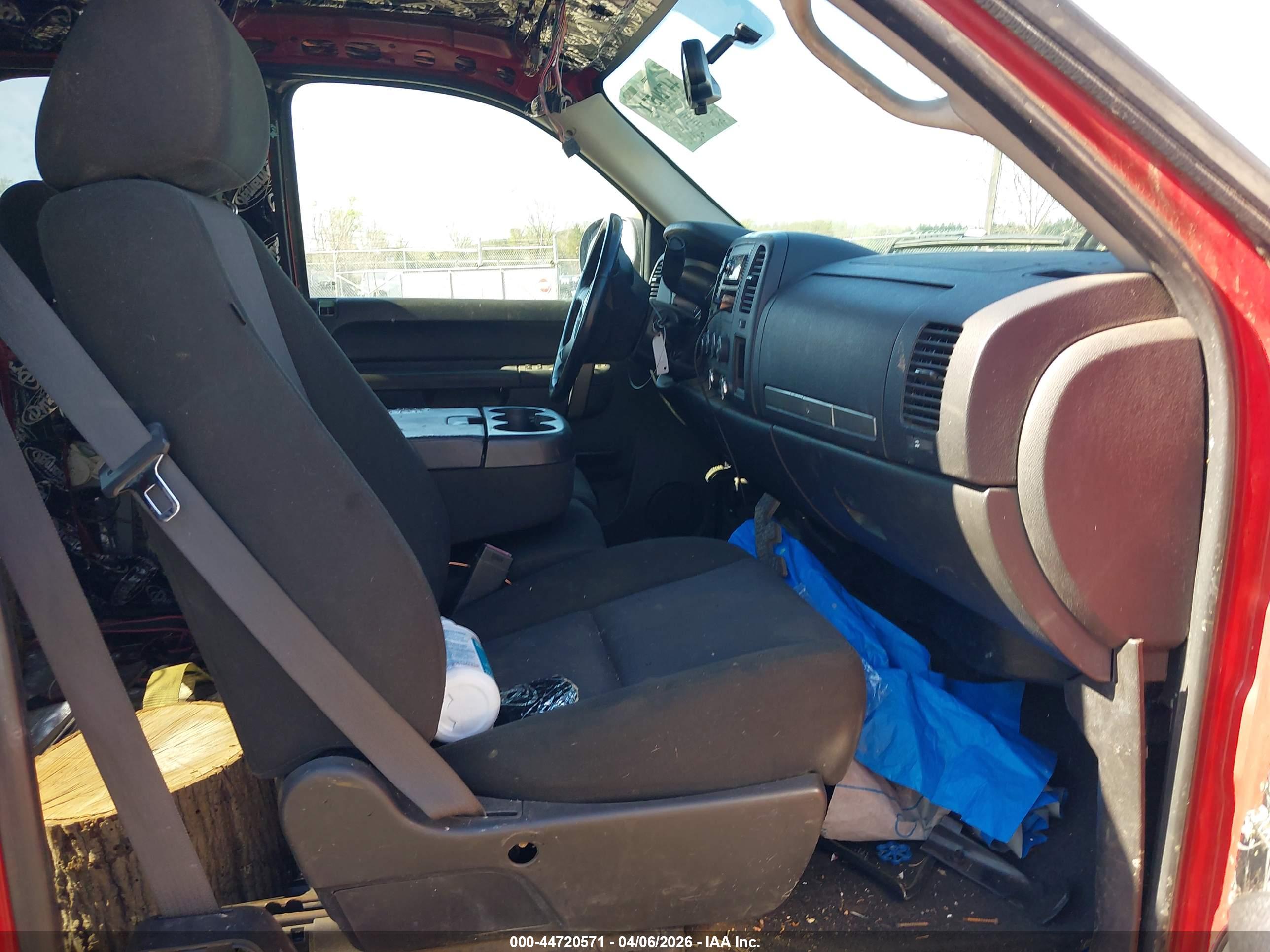 CHEVROLET SILVERADO image 5