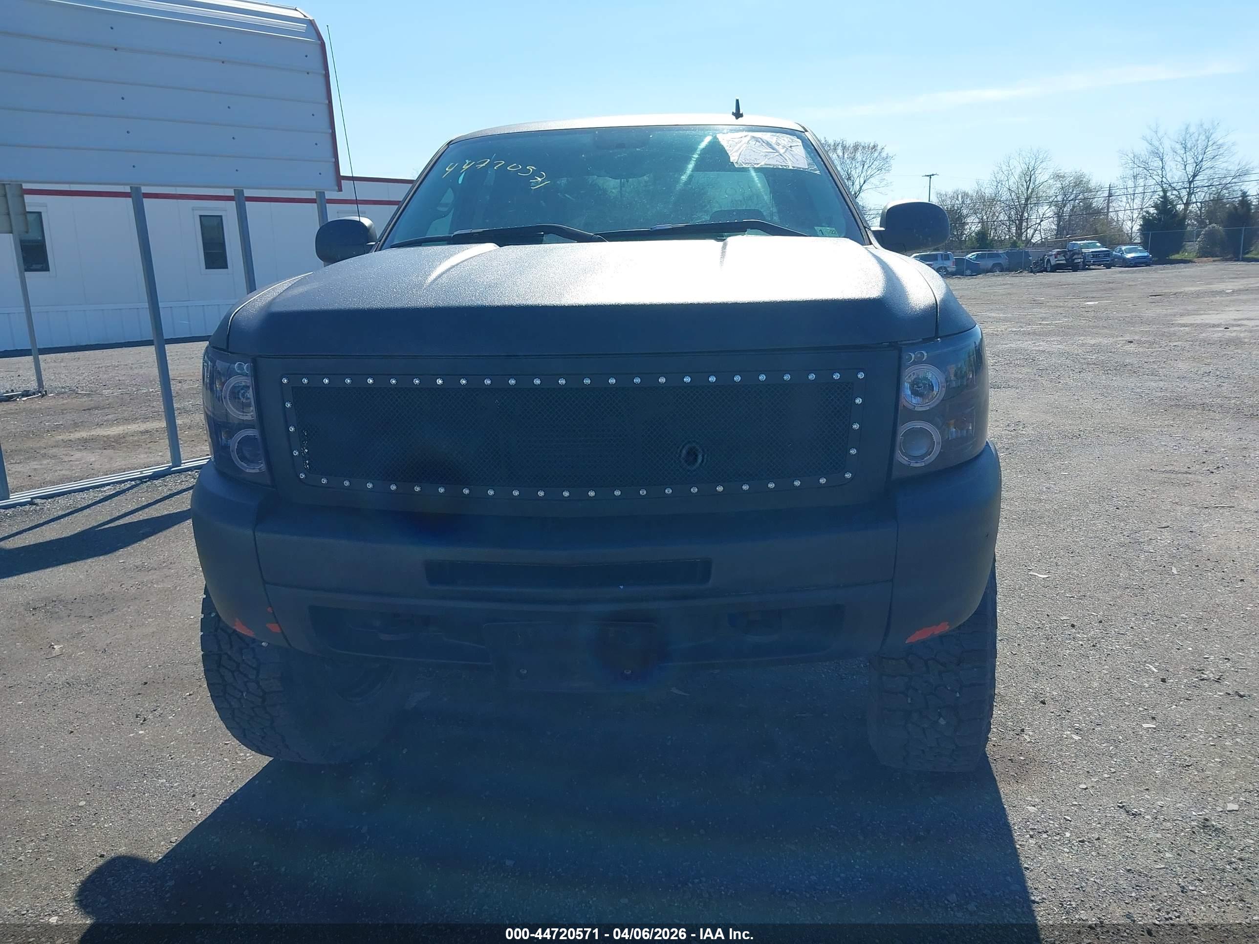 CHEVROLET SILVERADO image 6