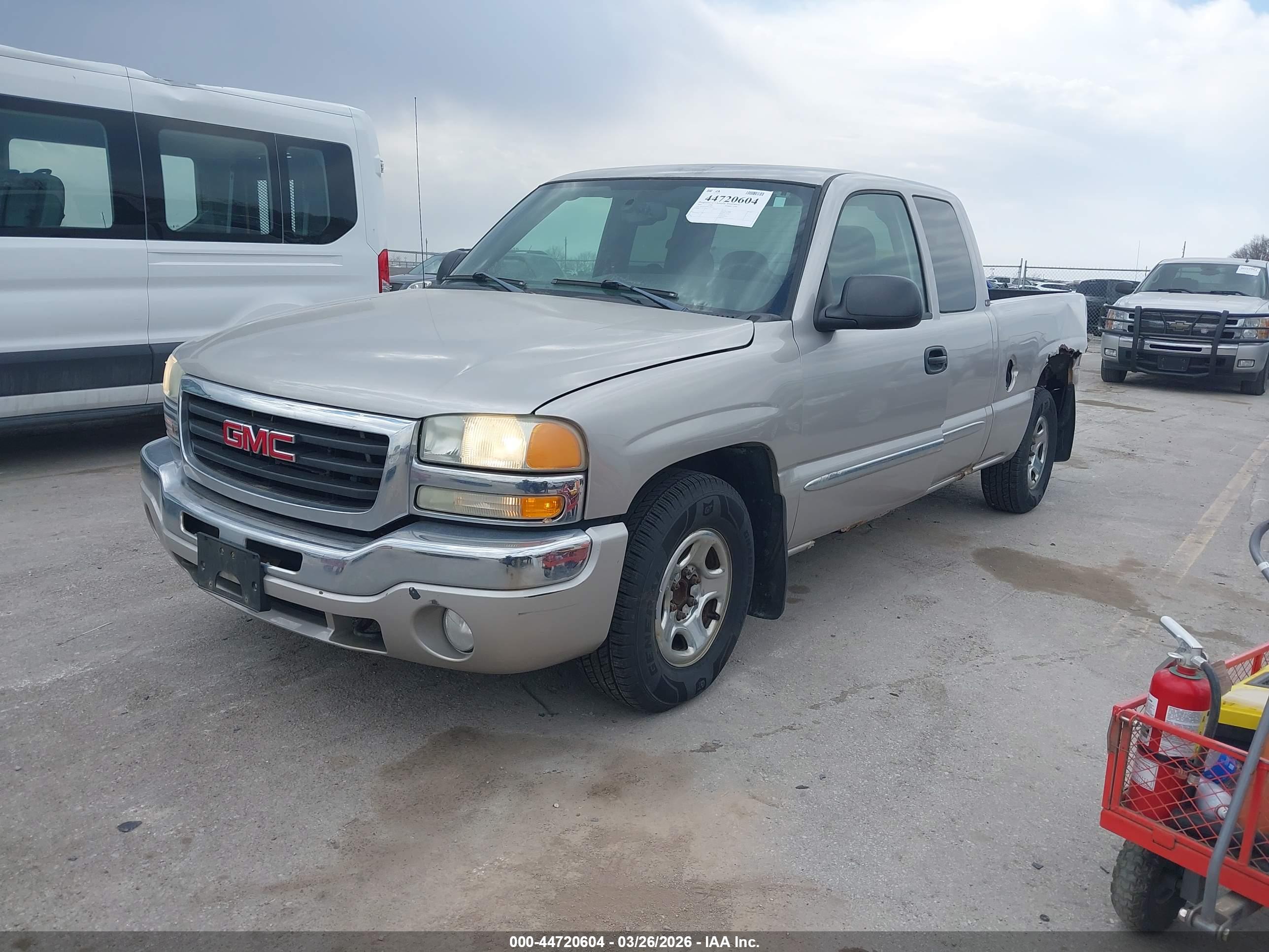 GMC SIERRA image 2