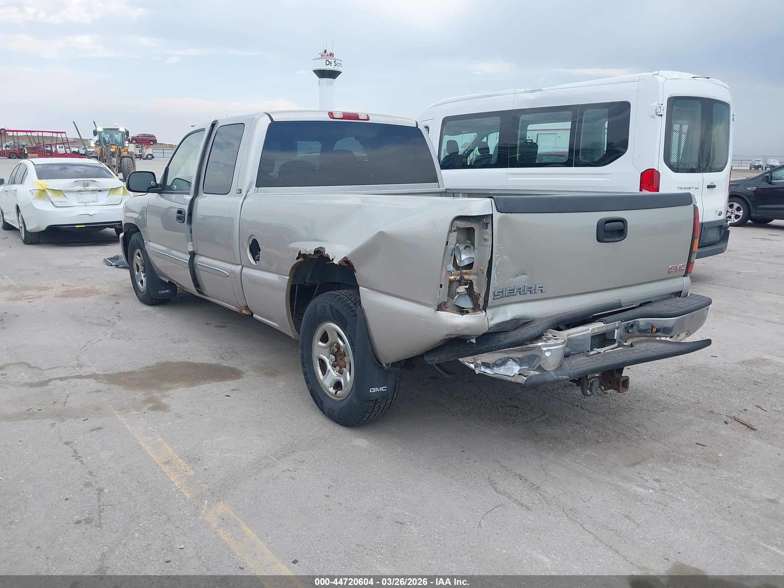 GMC SIERRA image 3