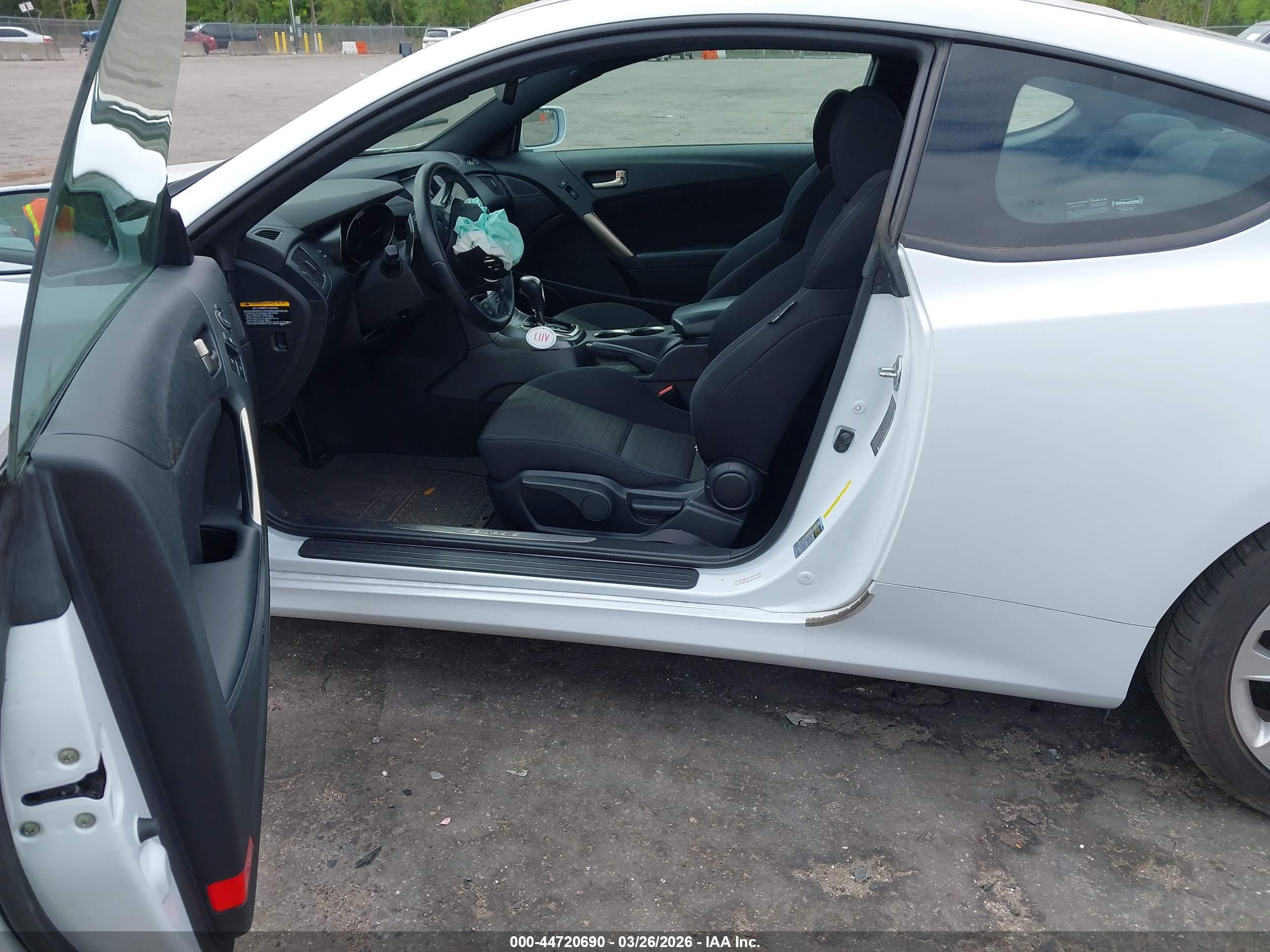 HYUNDAI GENESIS image 5