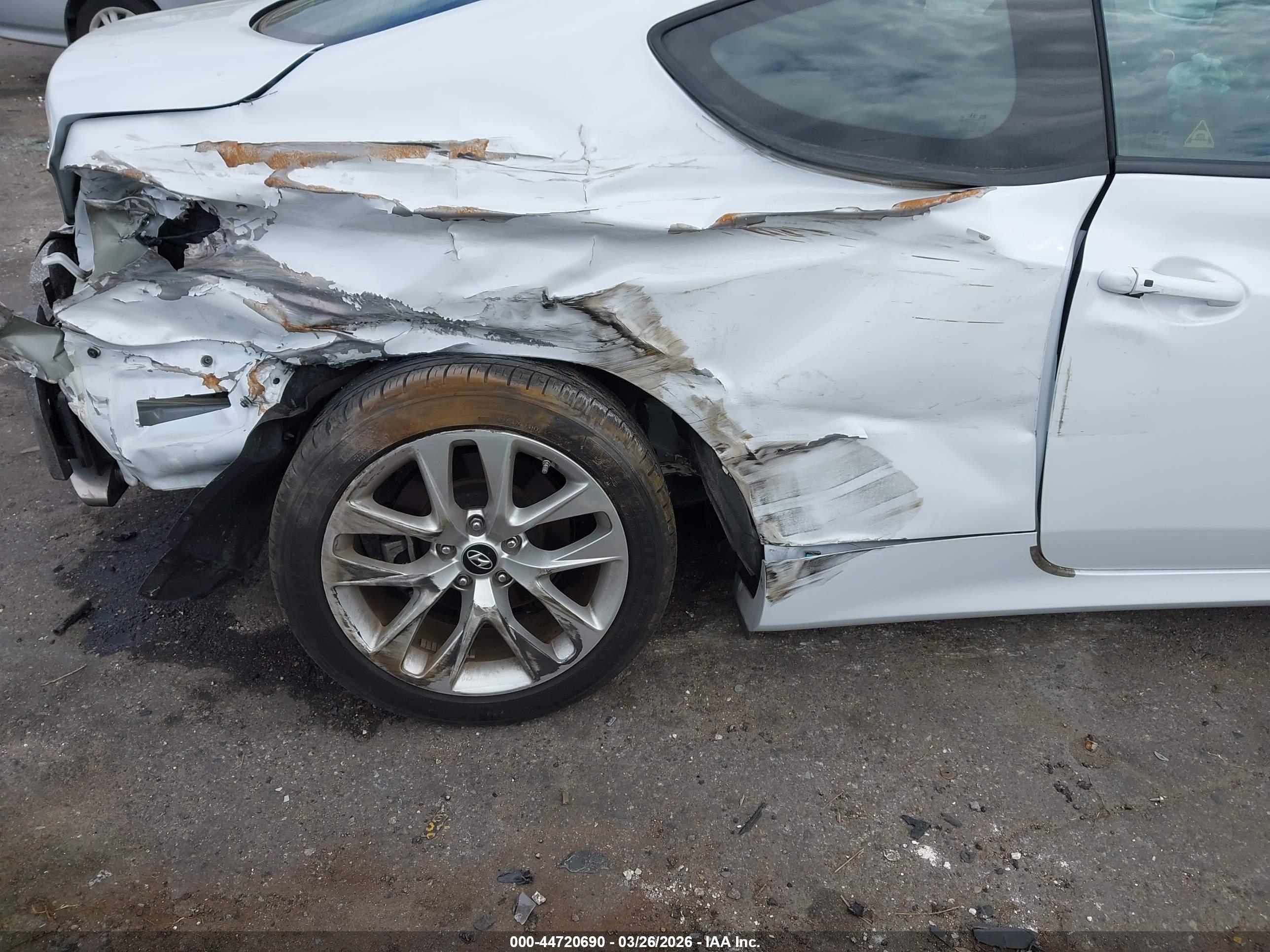 HYUNDAI GENESIS image 6
