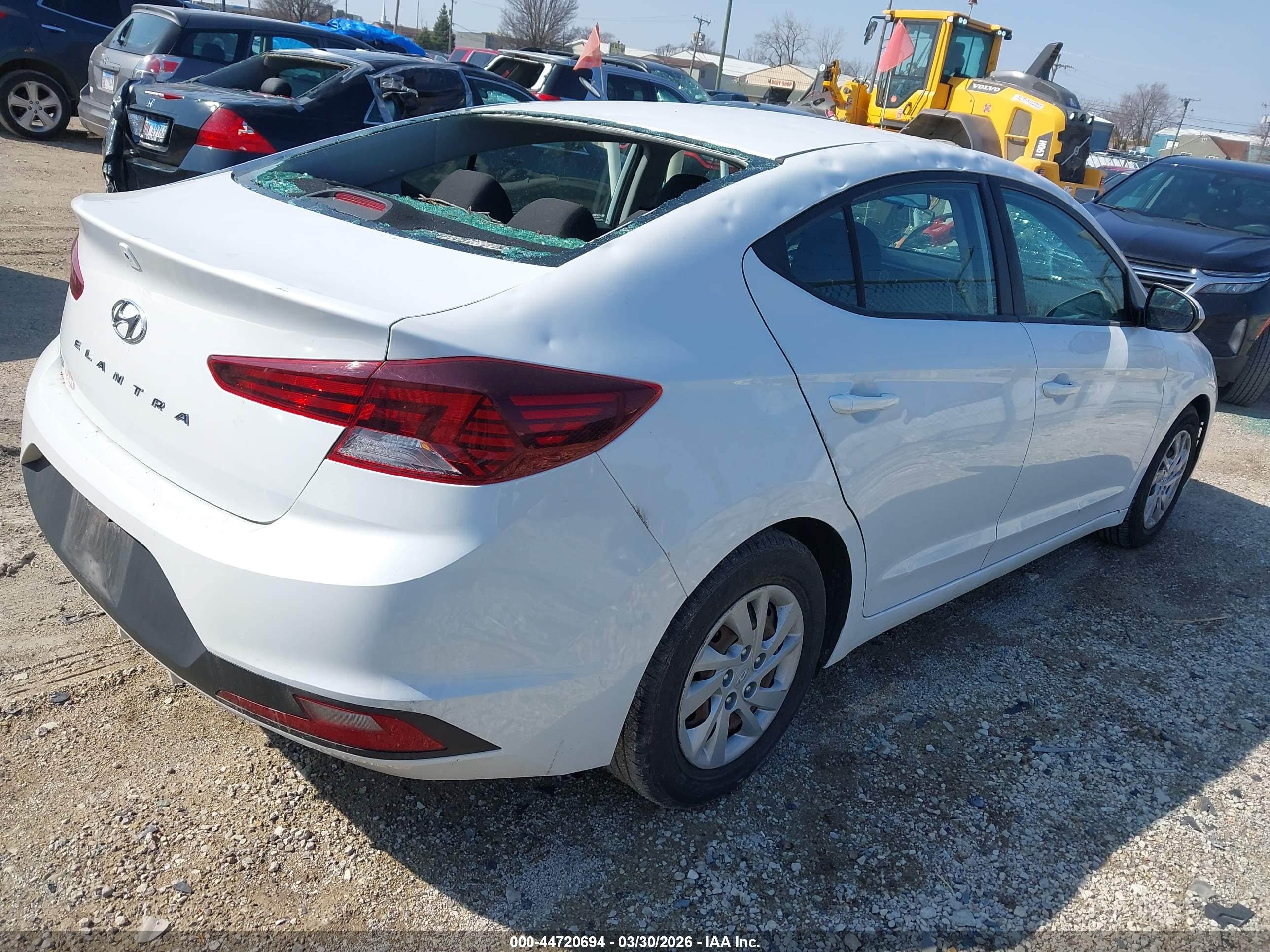 HYUNDAI ELANTRA image 4