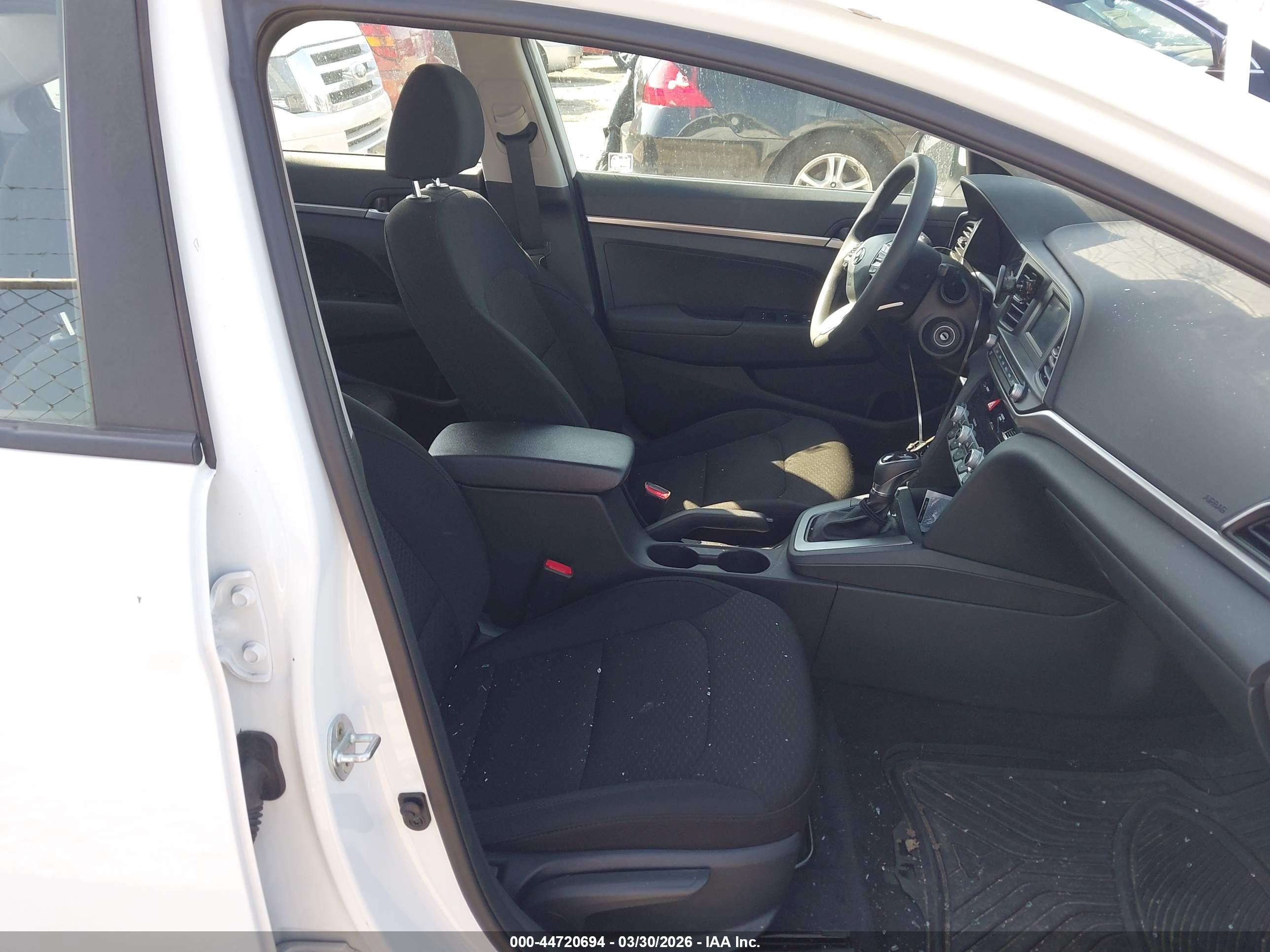 HYUNDAI ELANTRA image 5