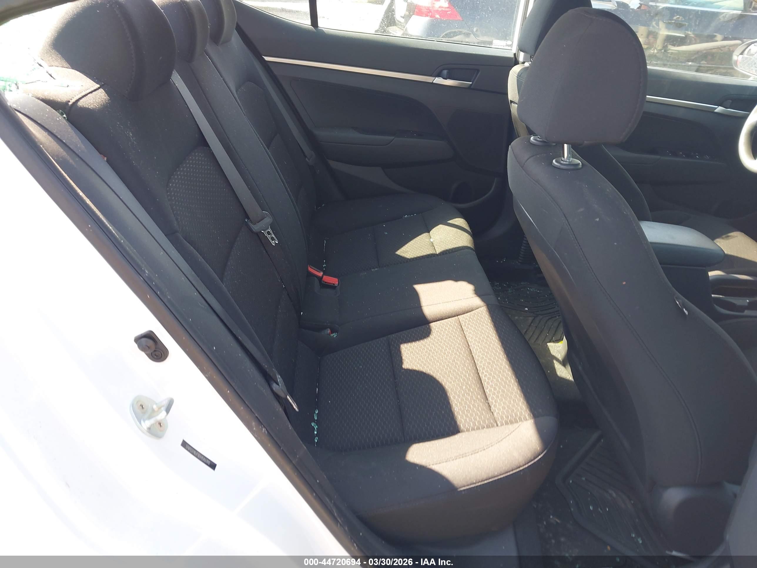 HYUNDAI ELANTRA image 8