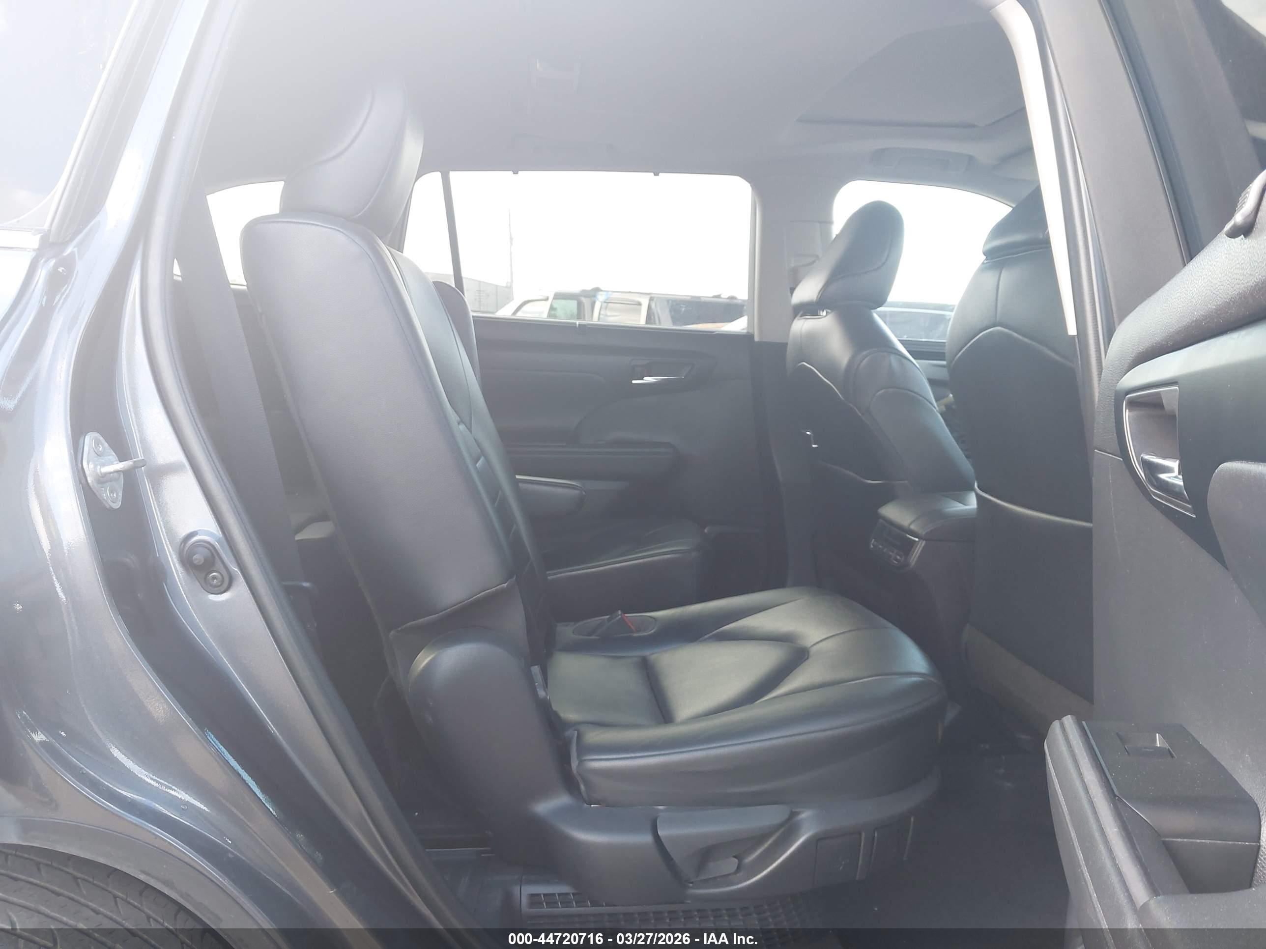 TOYOTA HIGHLANDER image 8