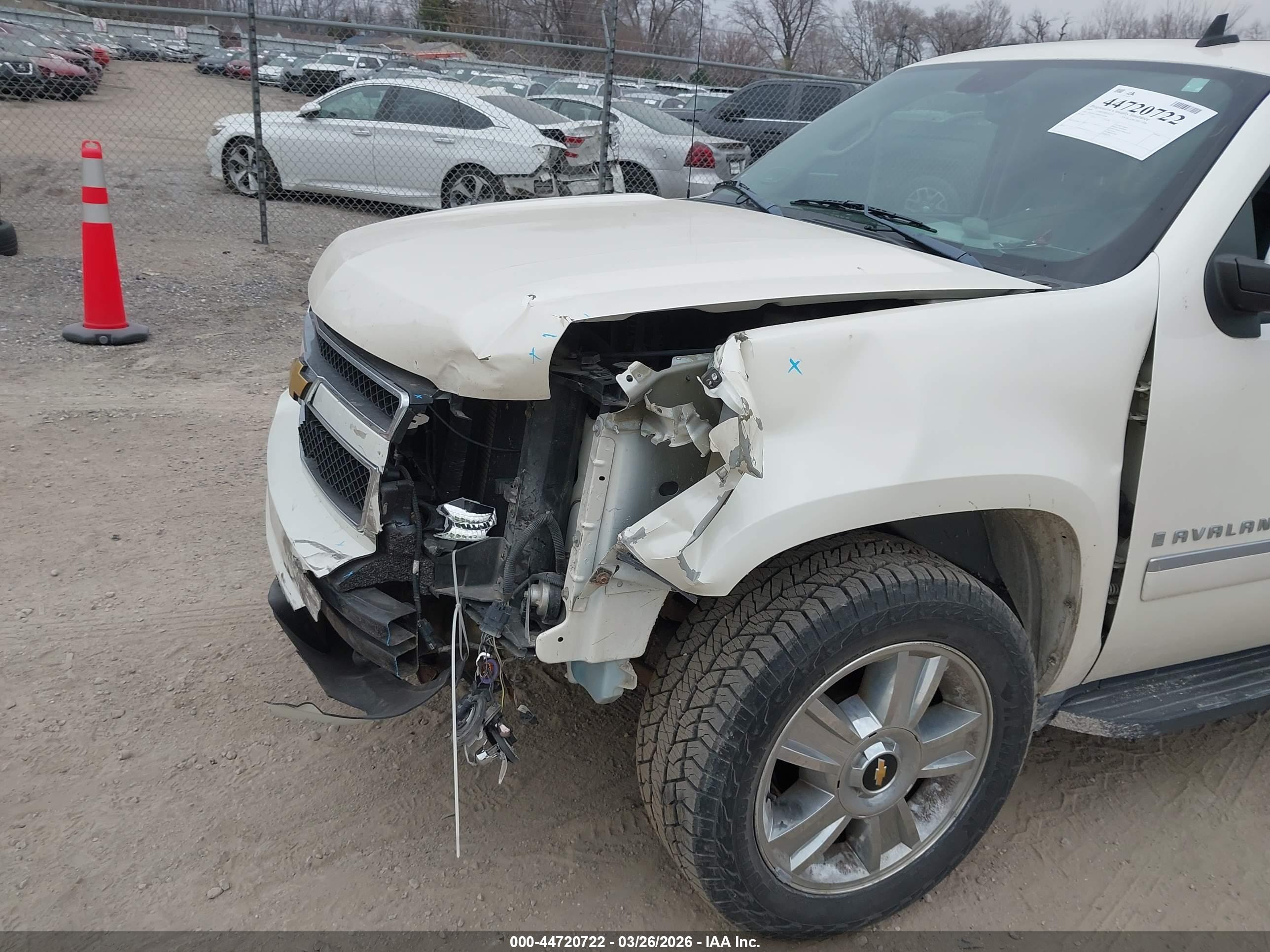 CHEVROLET AVALANCHE image 6