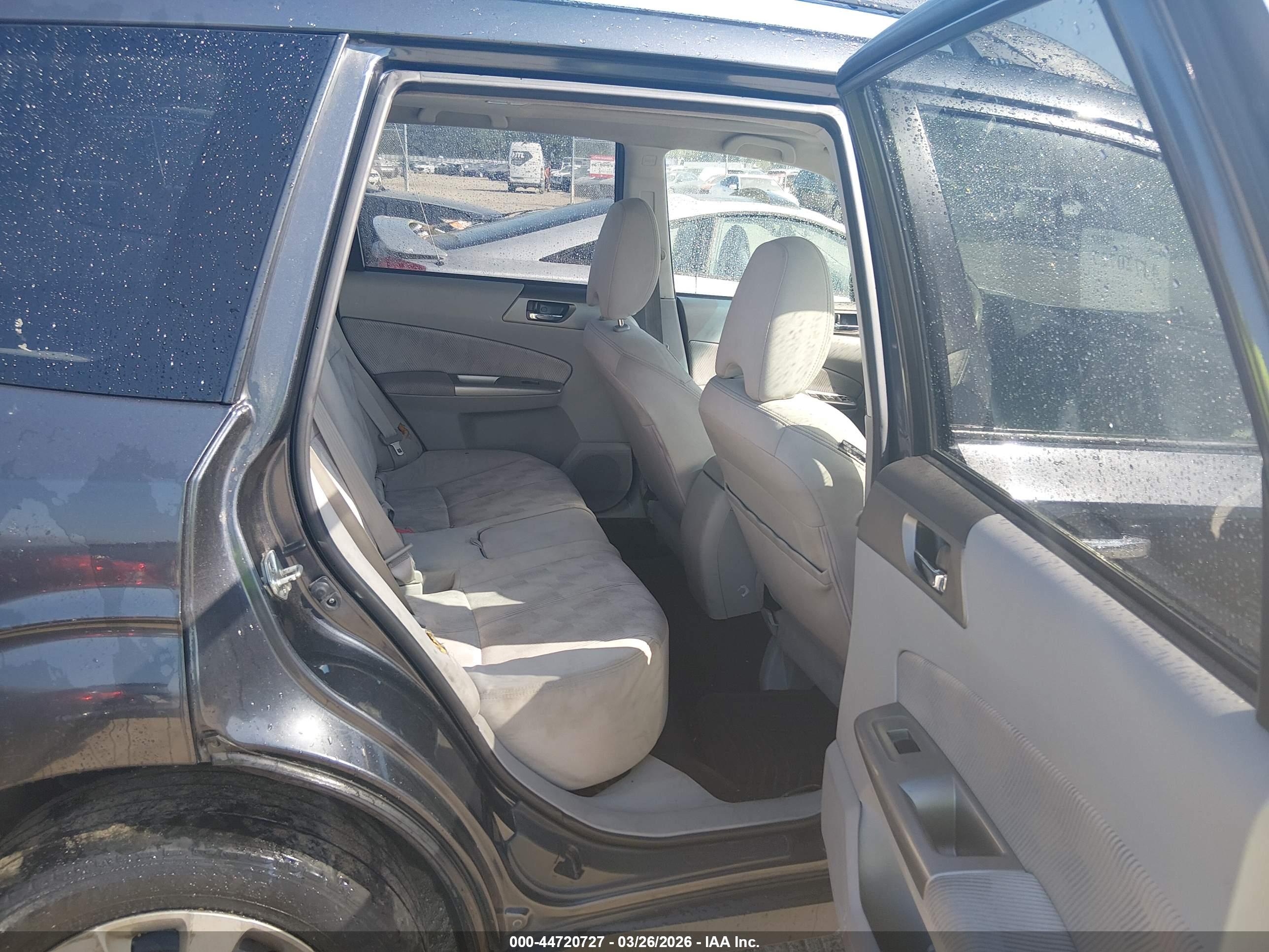 SUBARU FORESTER image 8
