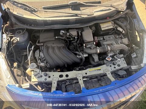 NISSAN VERSA image 10
