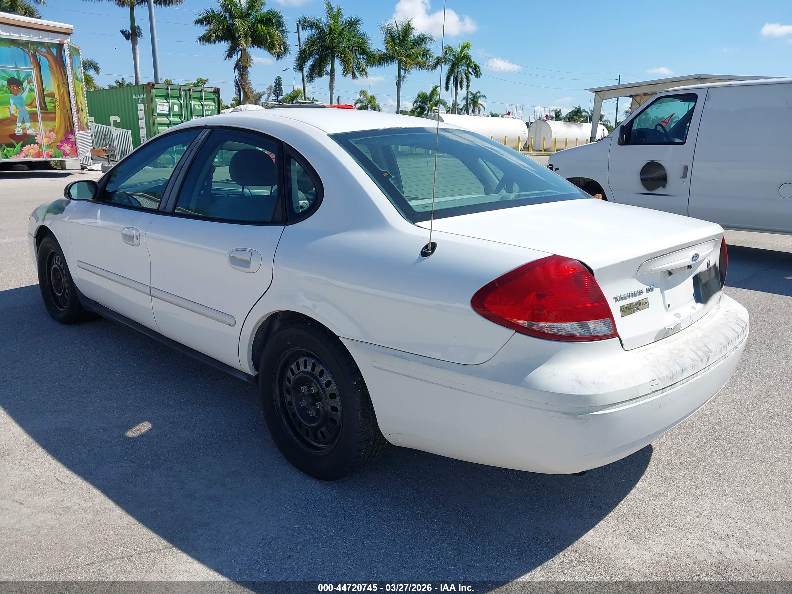 FORD TAURUS image 3