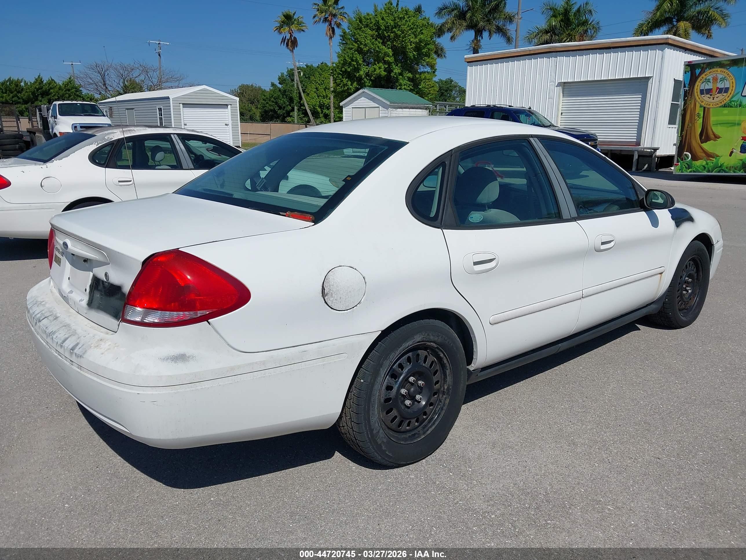 FORD TAURUS image 4