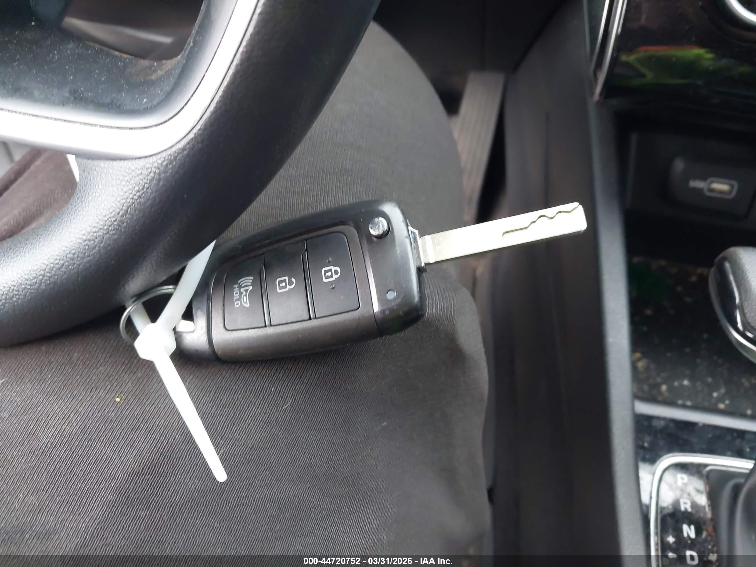 HYUNDAI TUCSON image 11