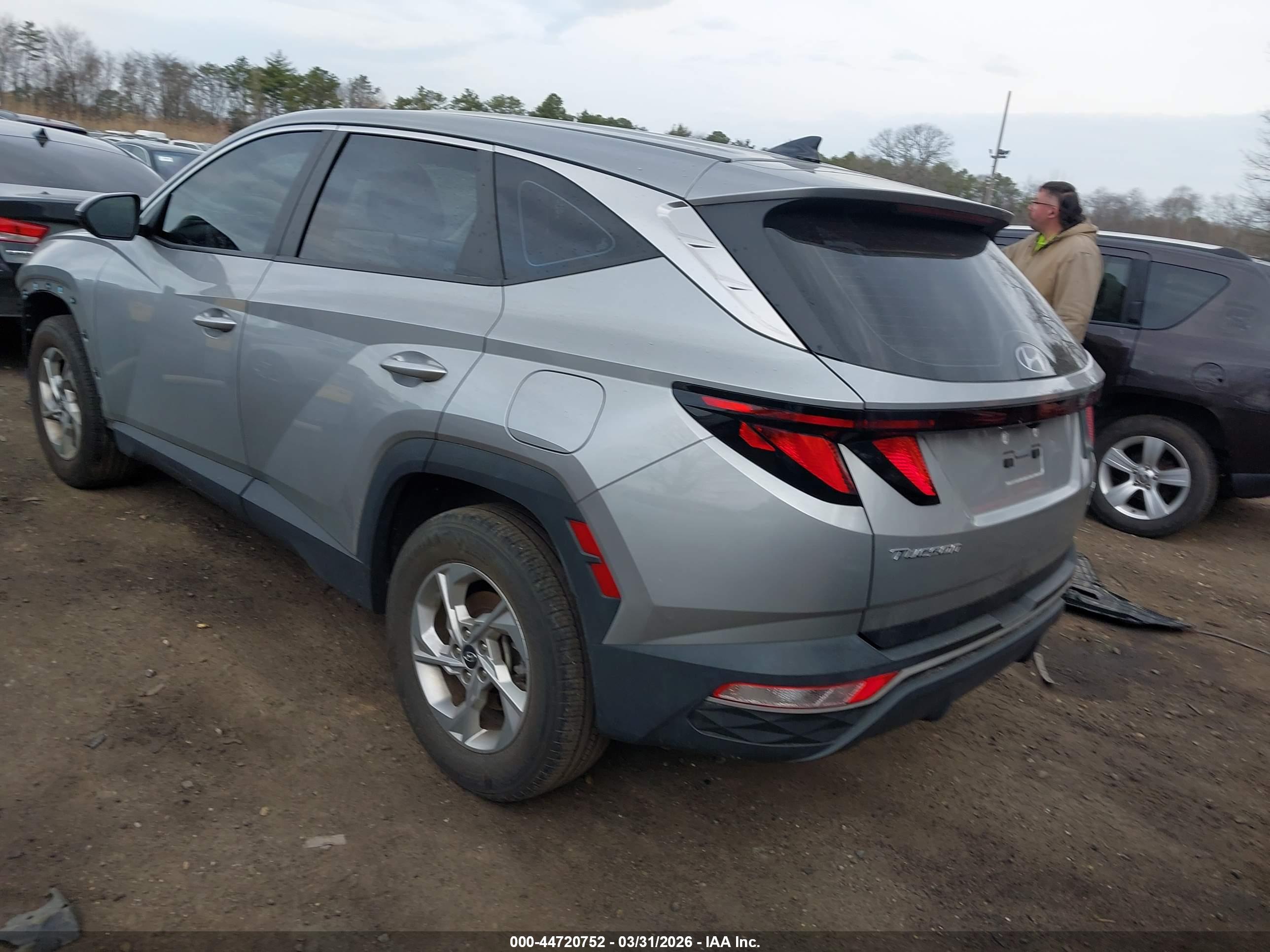 HYUNDAI TUCSON image 3