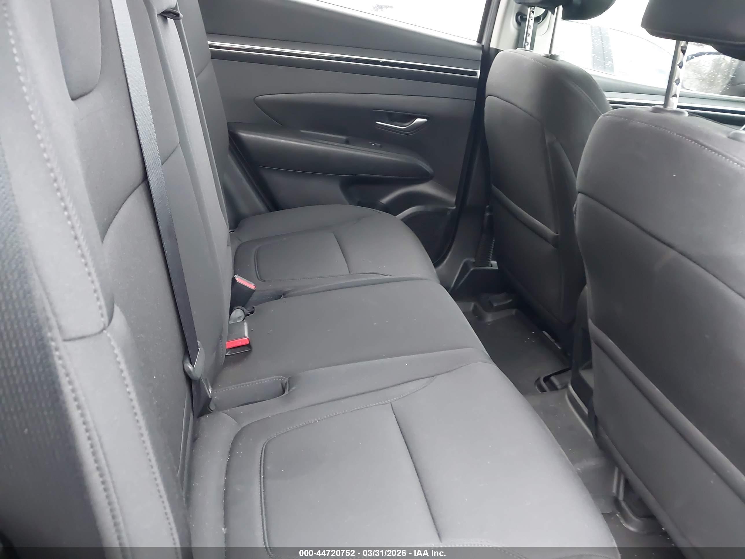 HYUNDAI TUCSON image 8