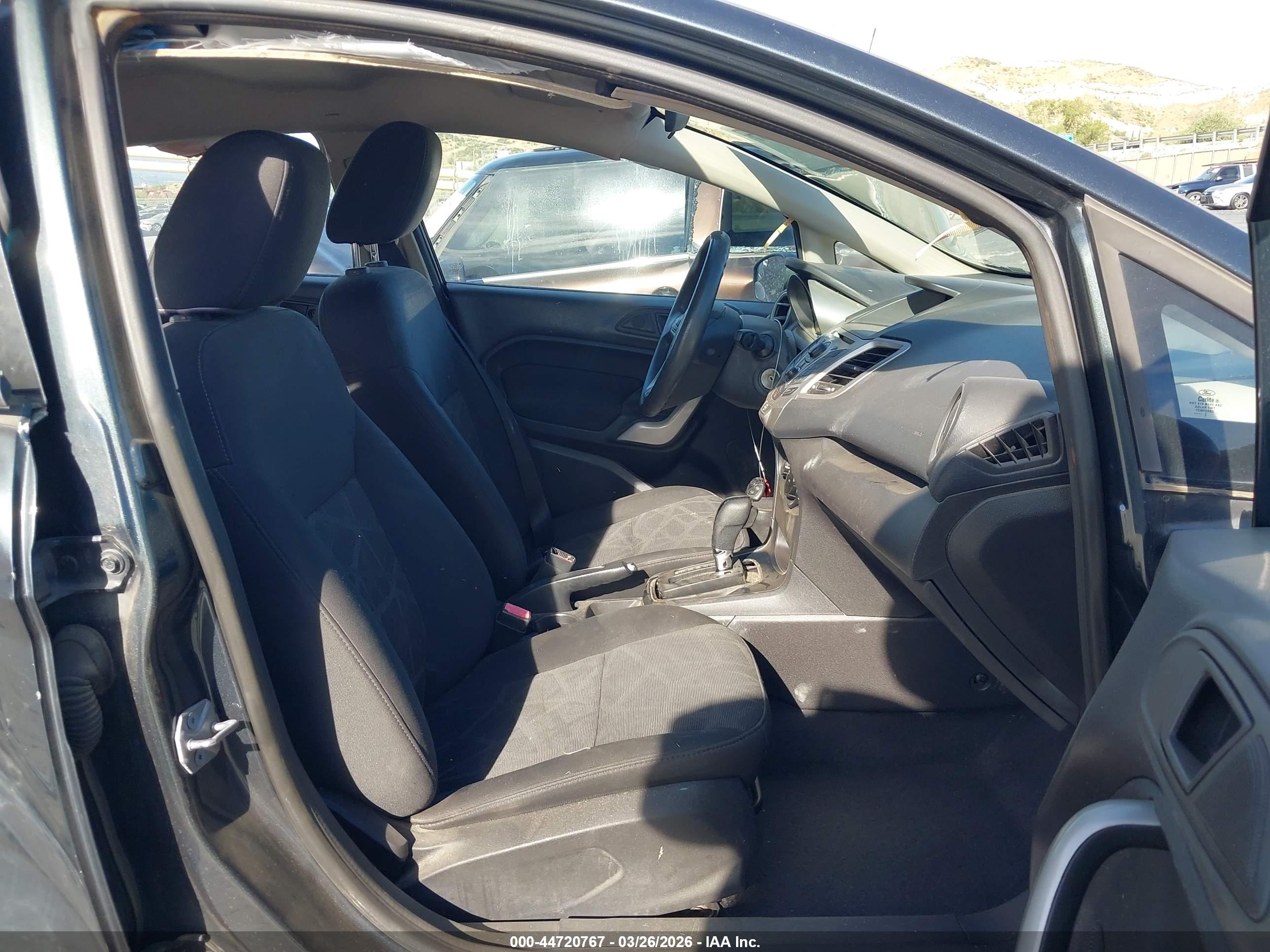 FORD FIESTA image 5