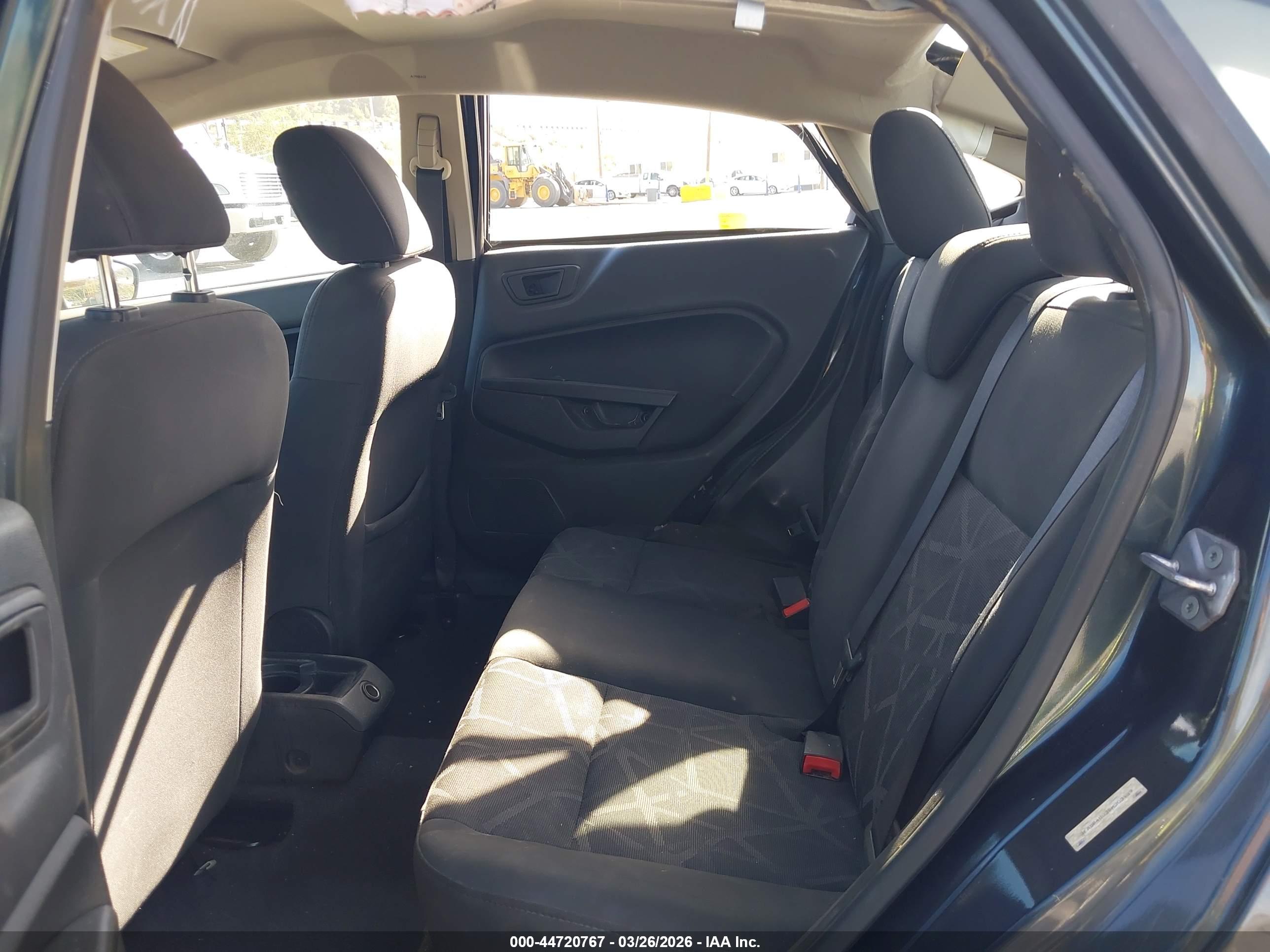 FORD FIESTA image 8