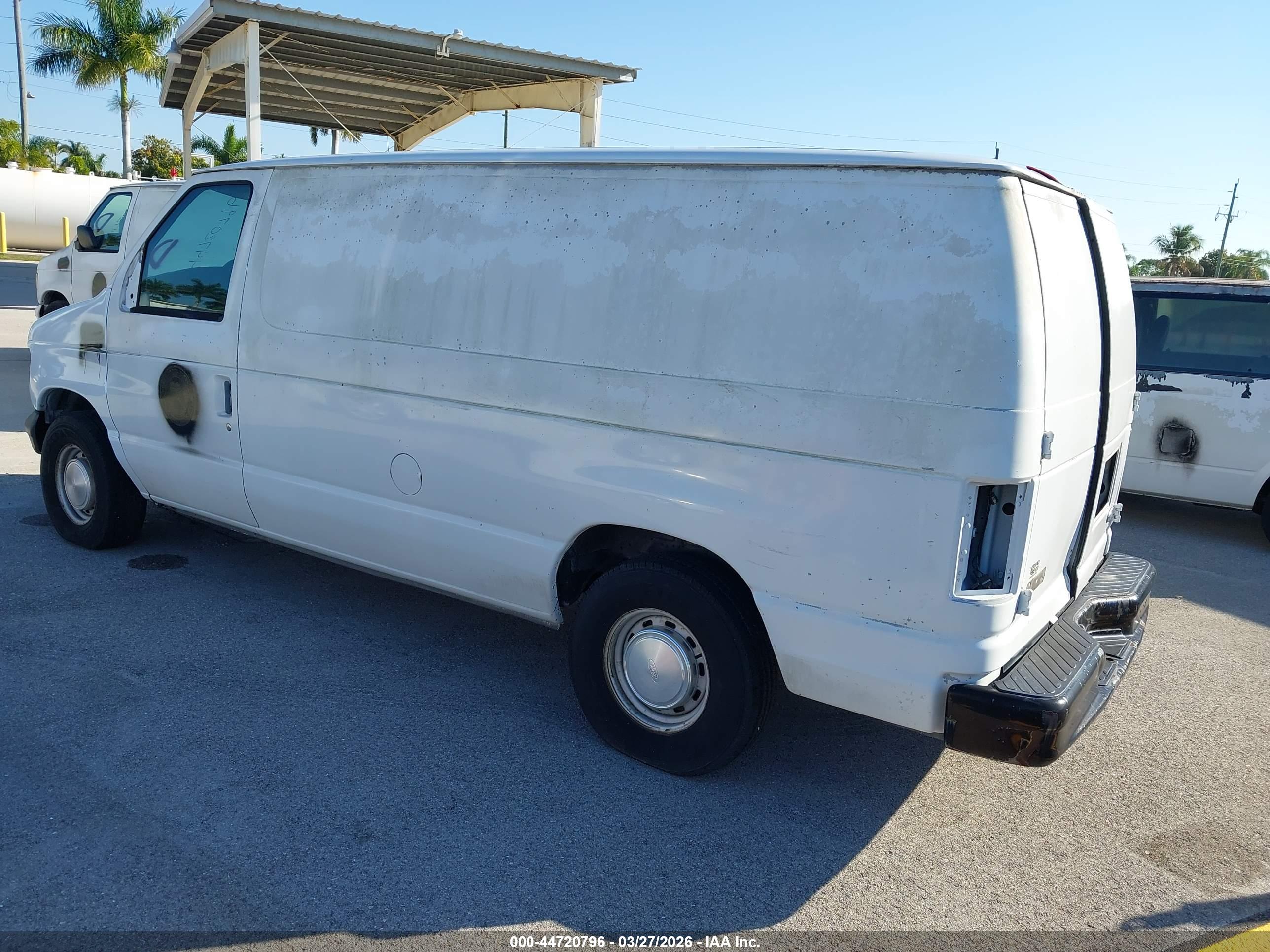 FORD E-150 image 3