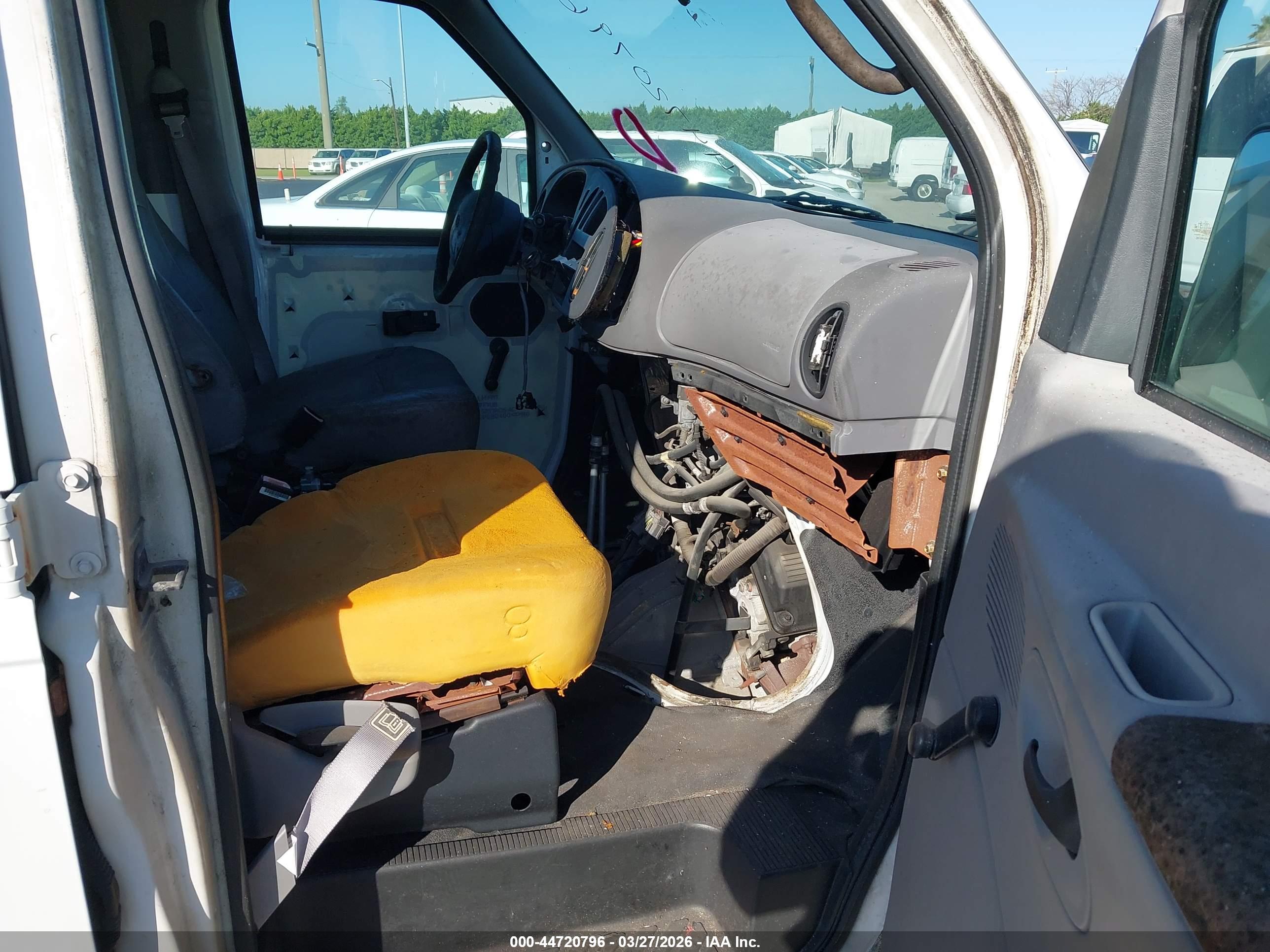 FORD E-150 image 5