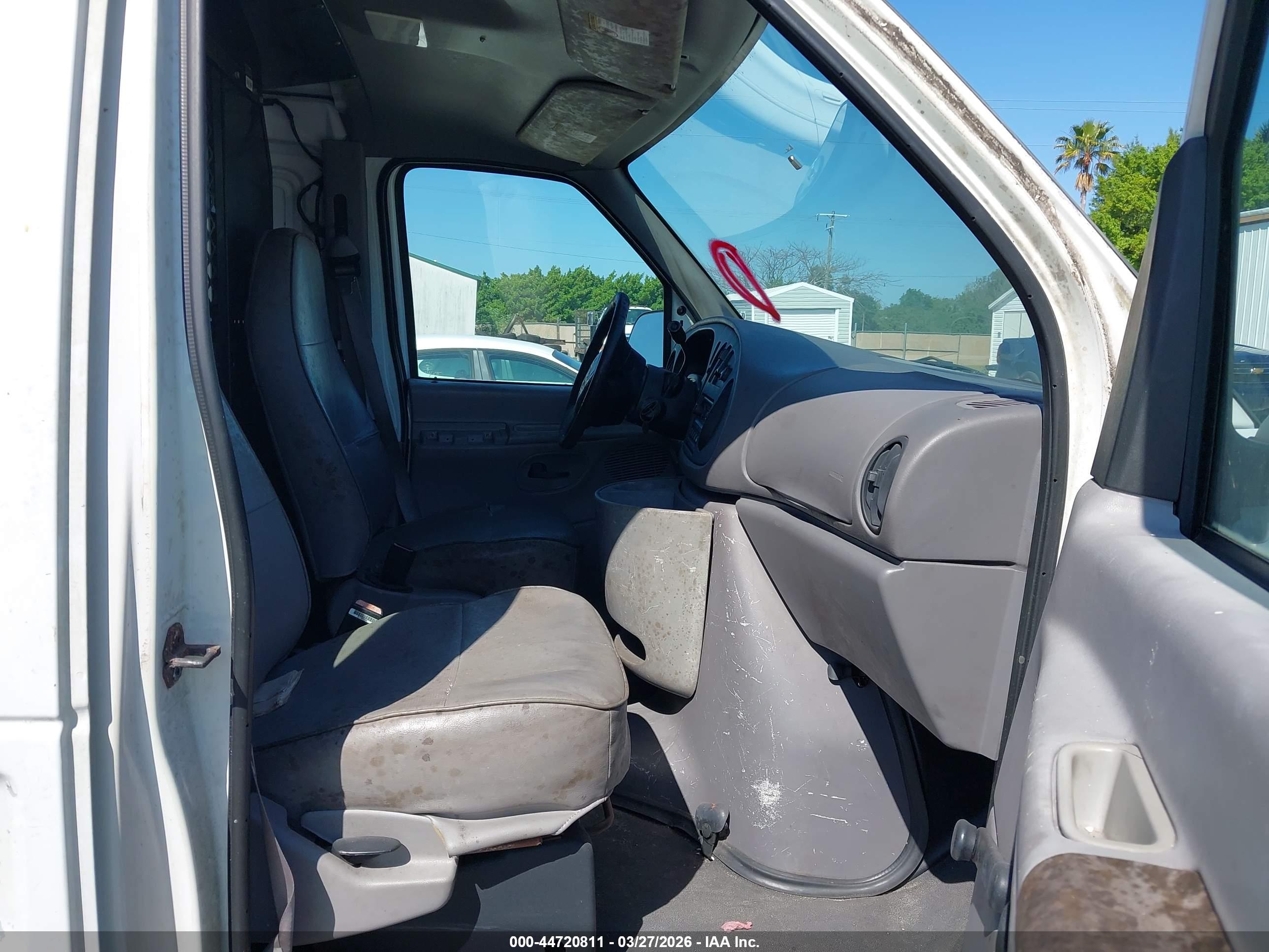 FORD E-250 image 5