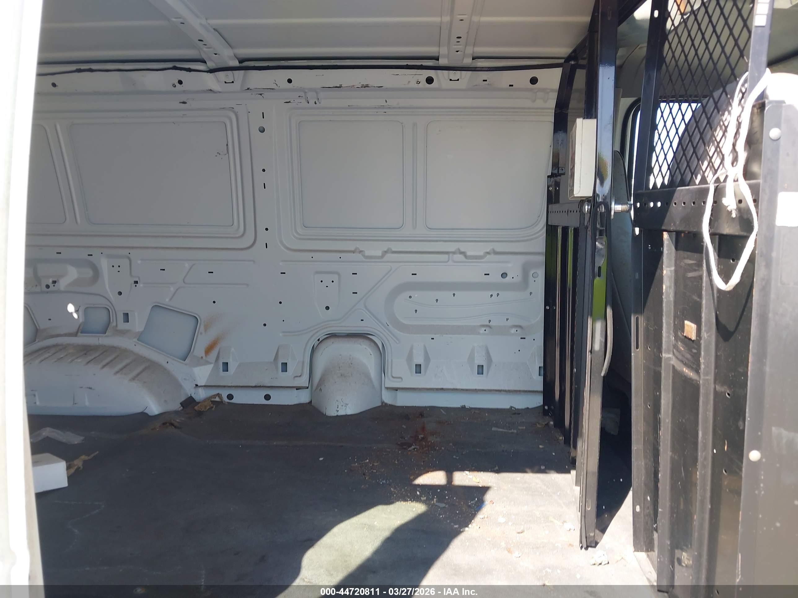 FORD E-250 image 8