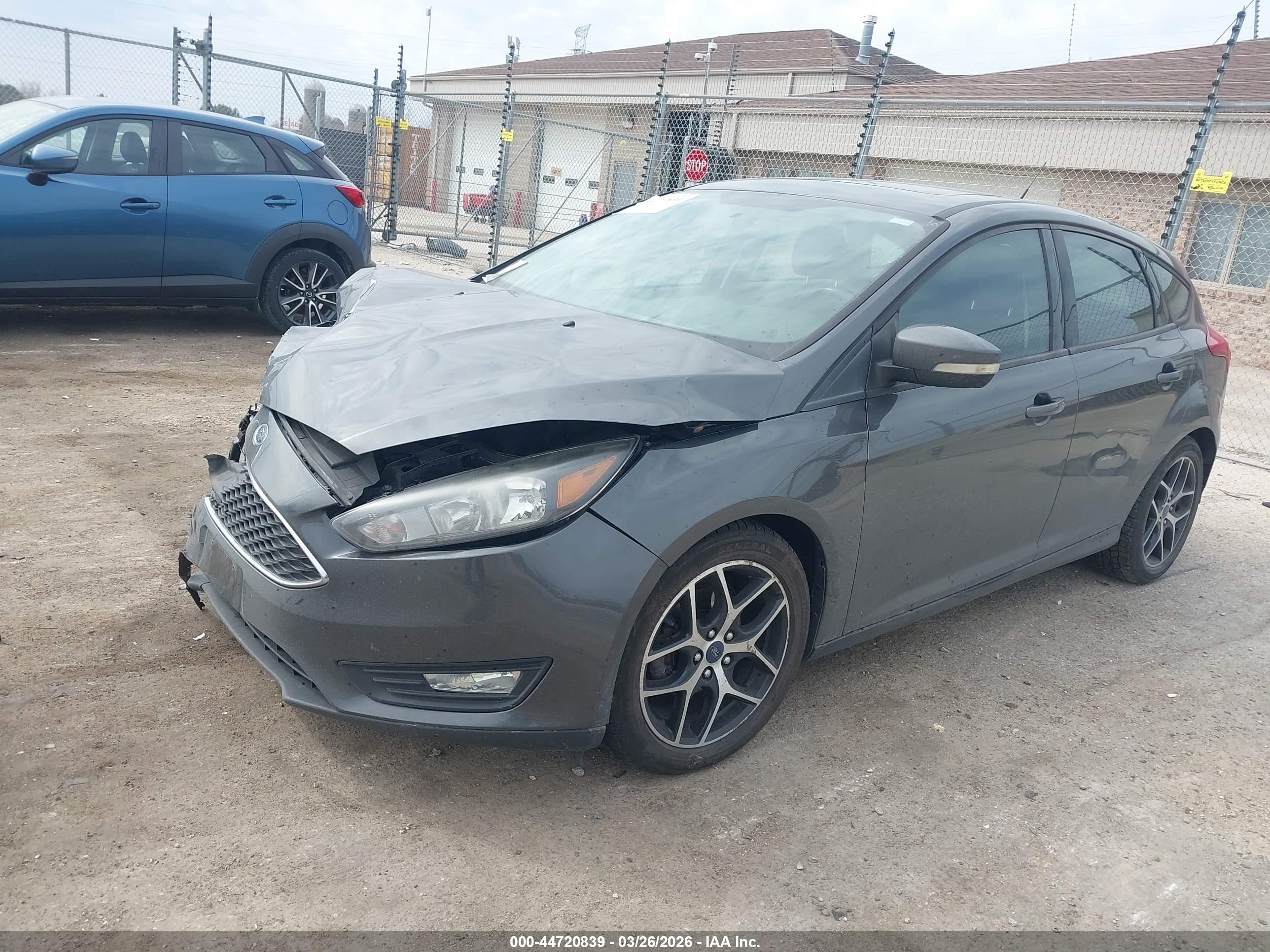 FORD FOCUS image 2