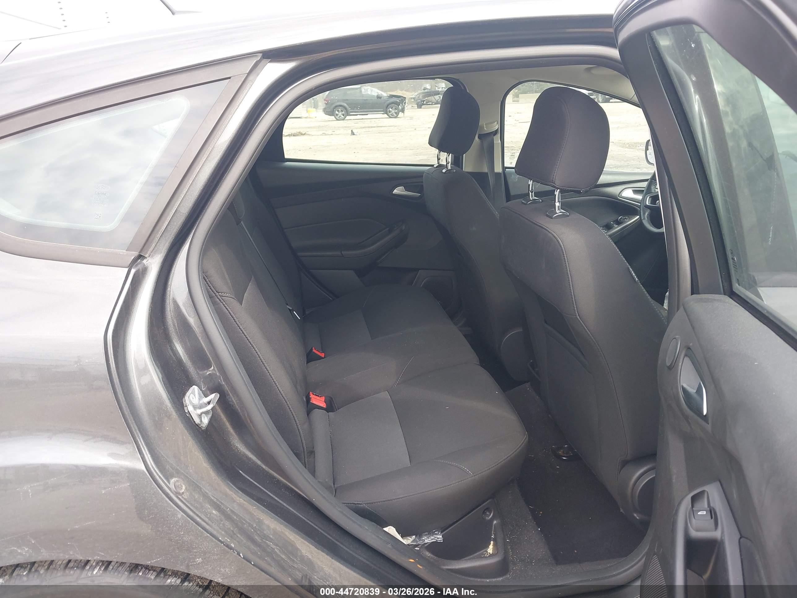 FORD FOCUS image 8