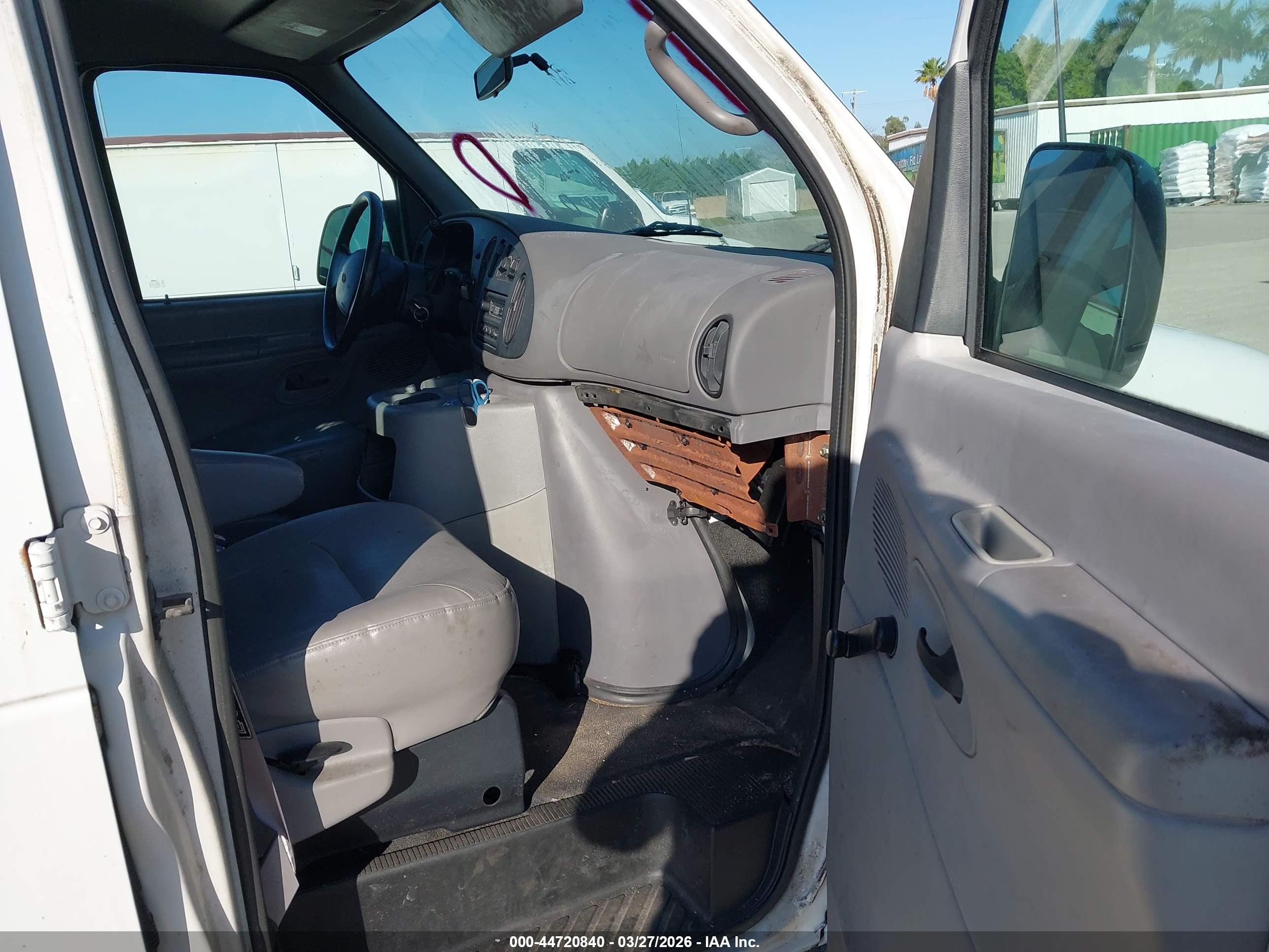 FORD E-150 image 5