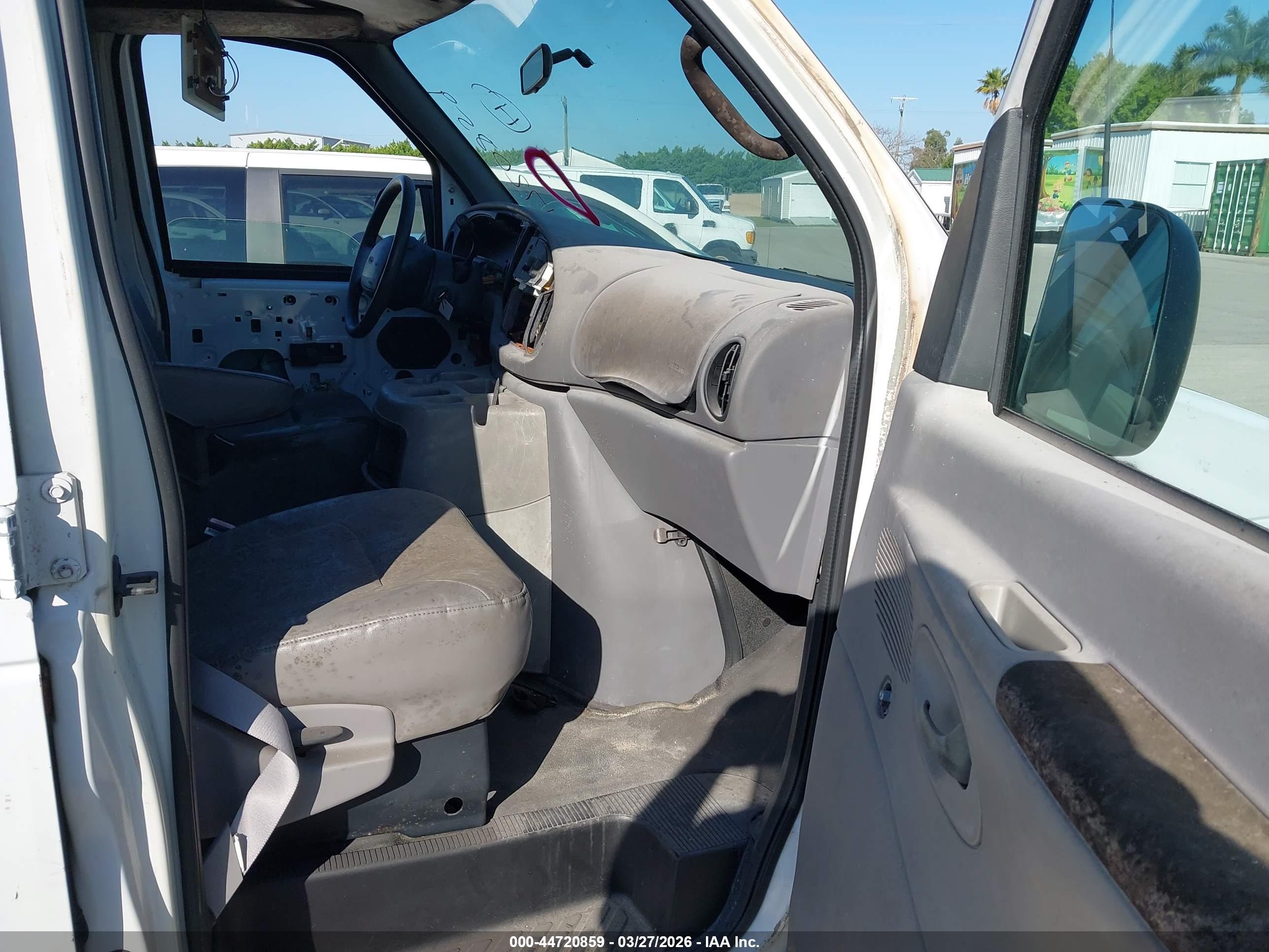 FORD E-250 image 5