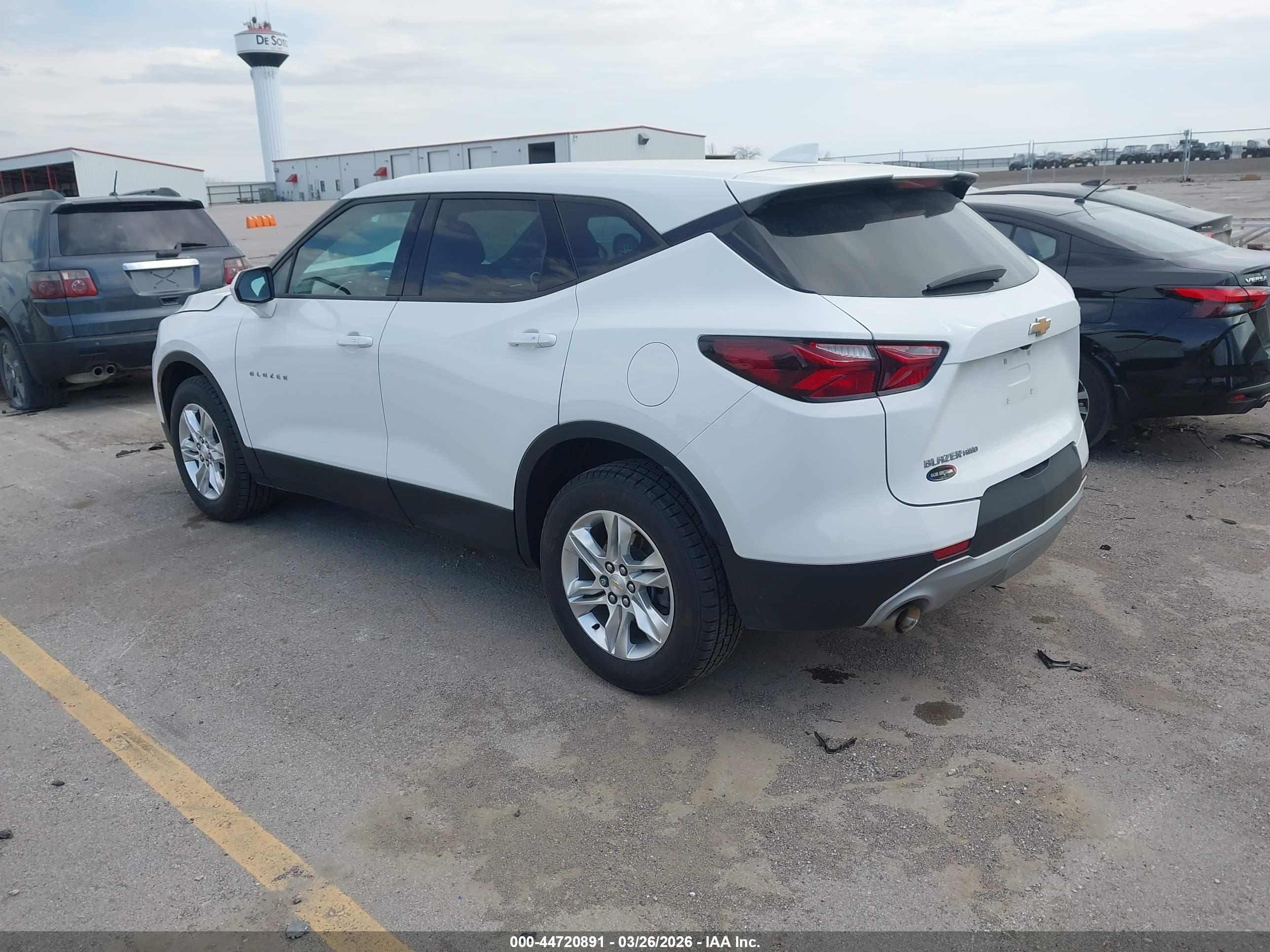 CHEVROLET BLAZER image 3
