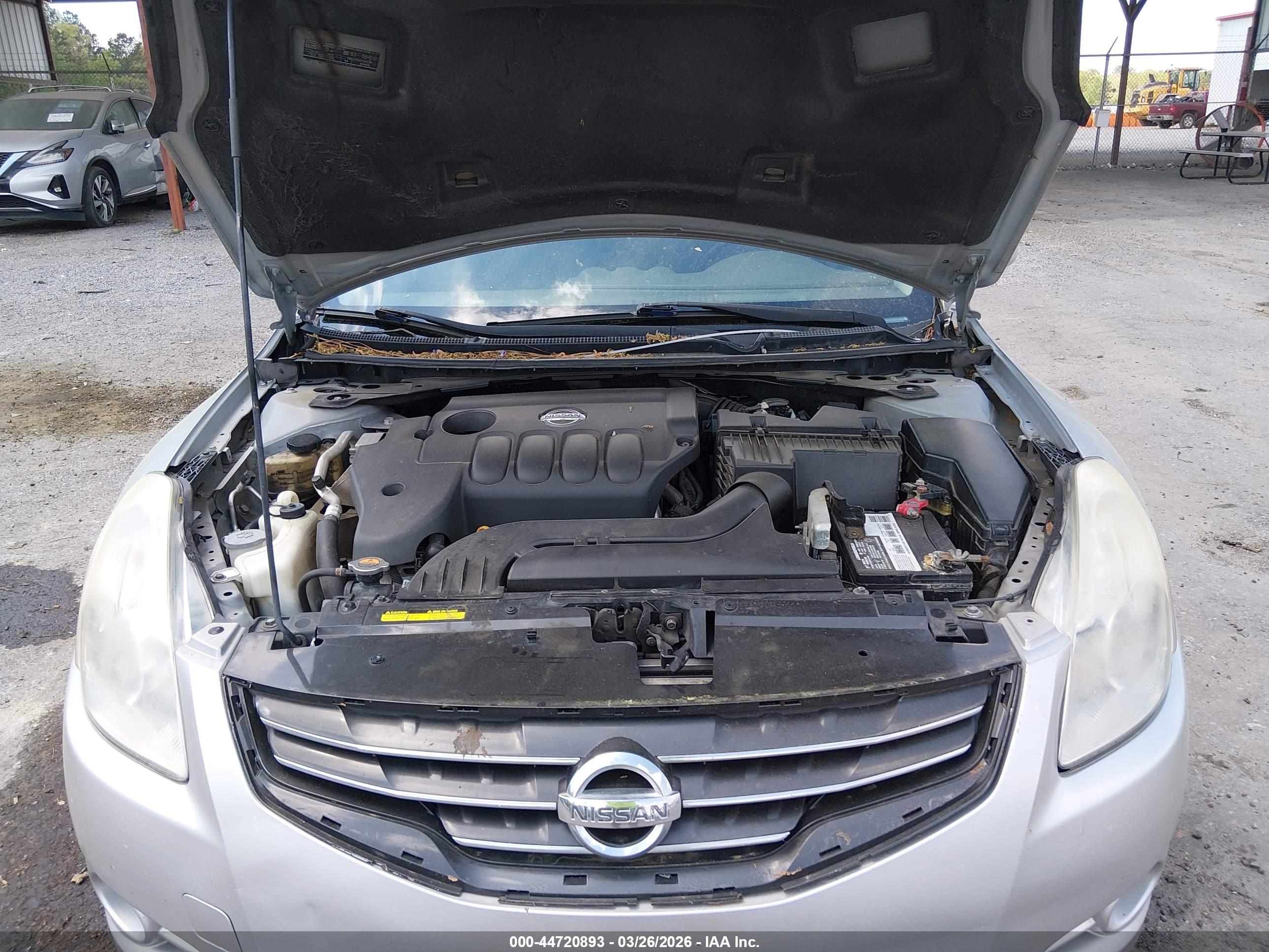 NISSAN ALTIMA image 10