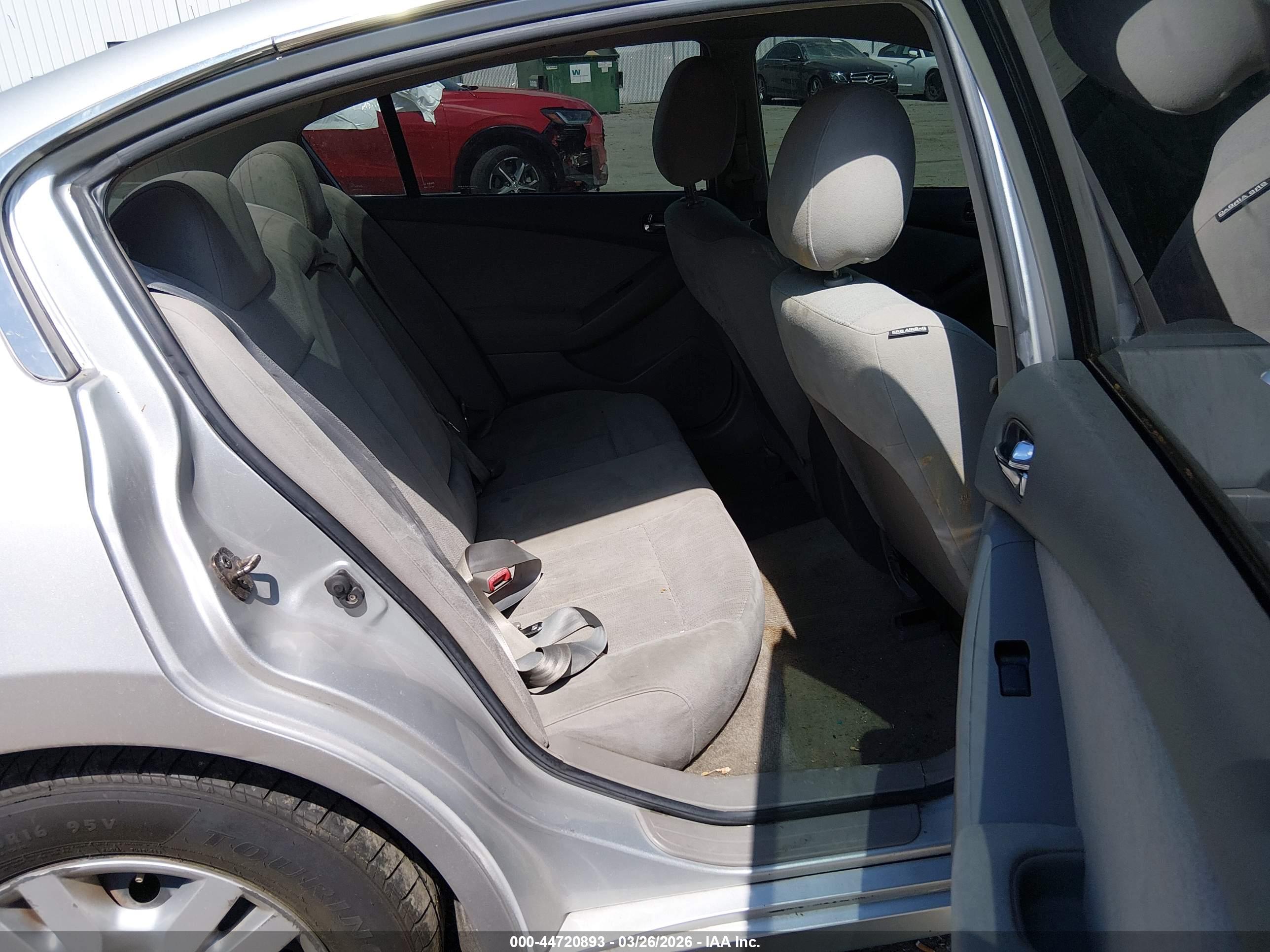 NISSAN ALTIMA image 8