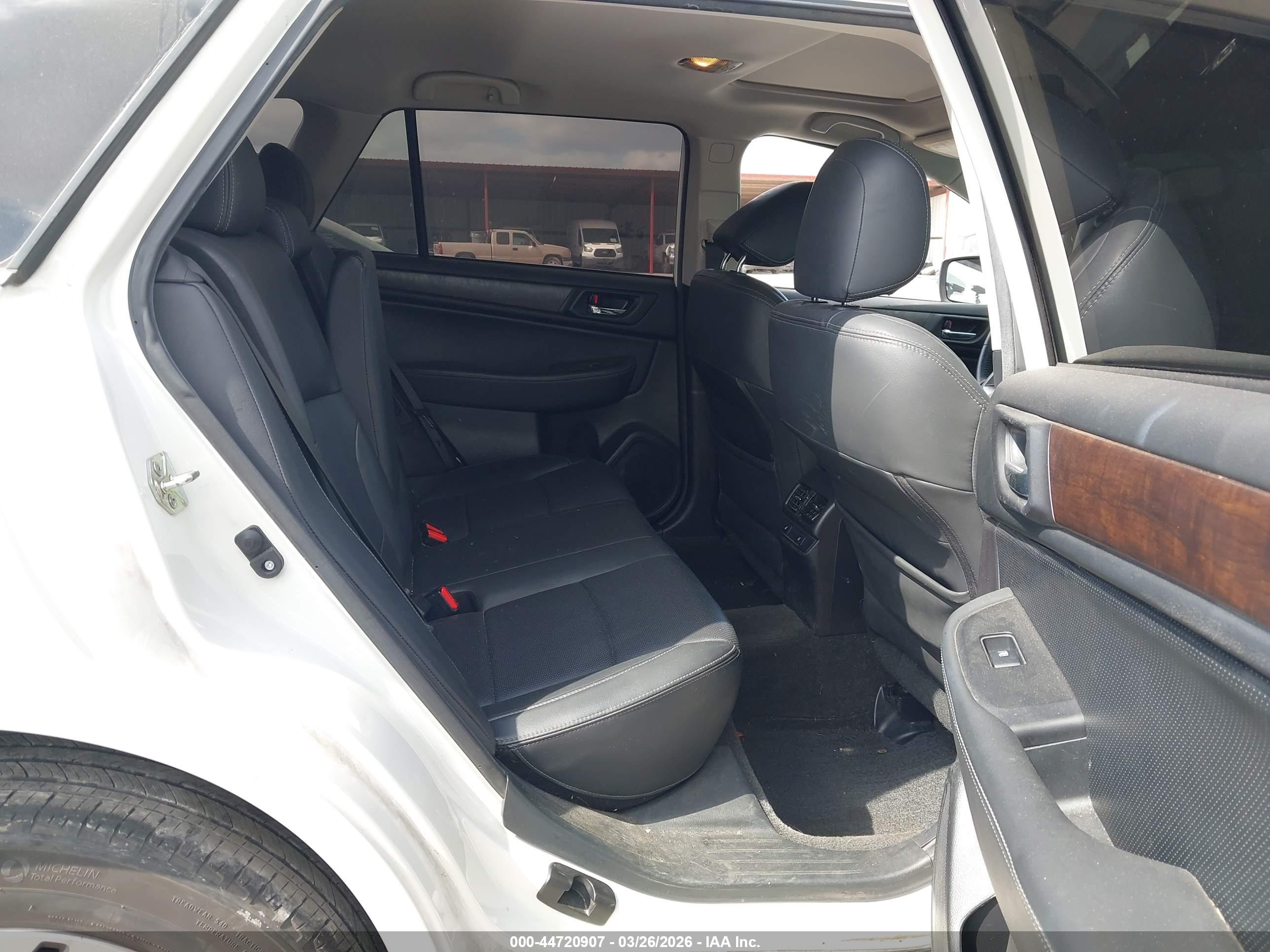 SUBARU OUTBACK image 8