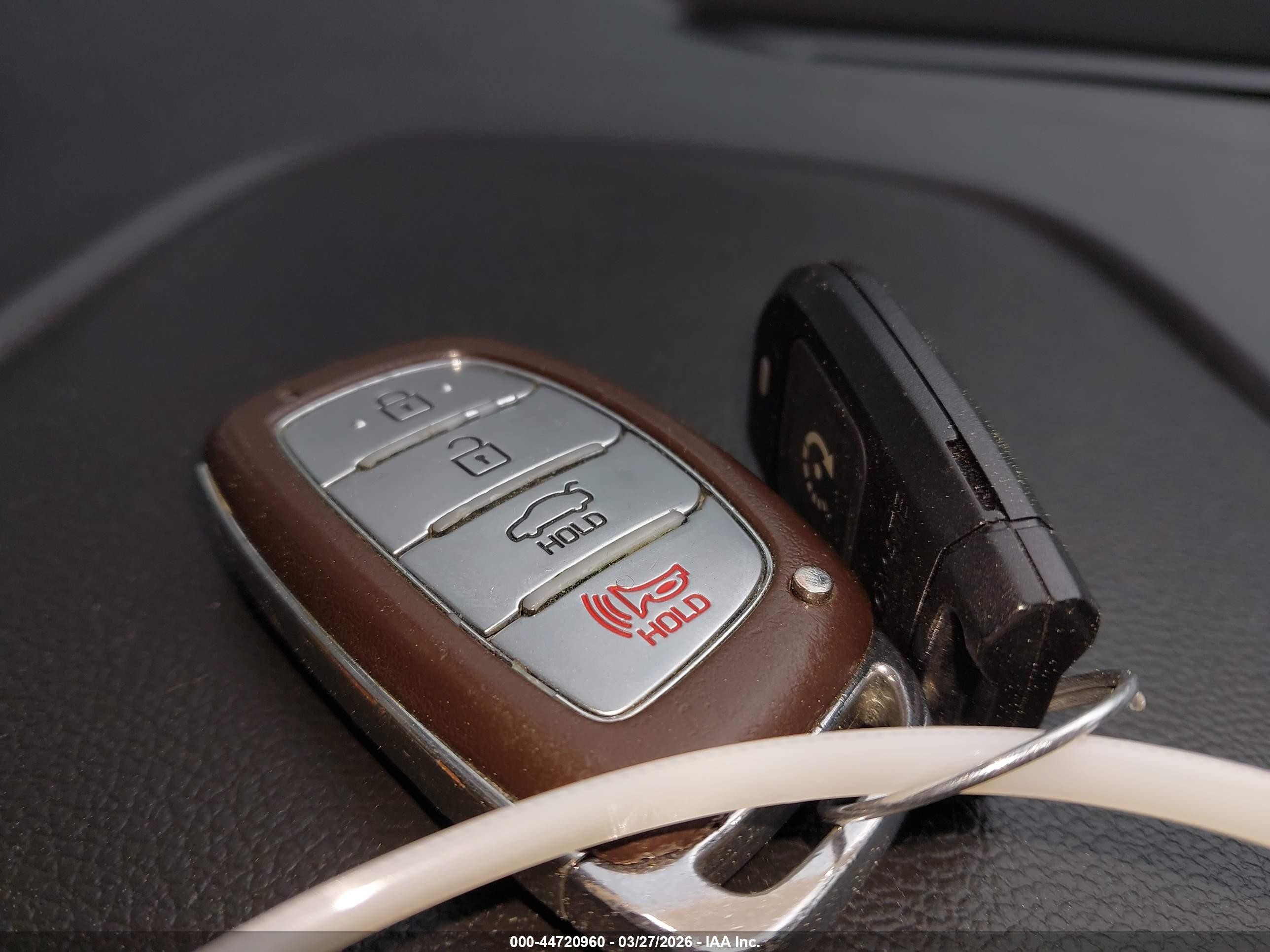 HYUNDAI ELANTRA image 11
