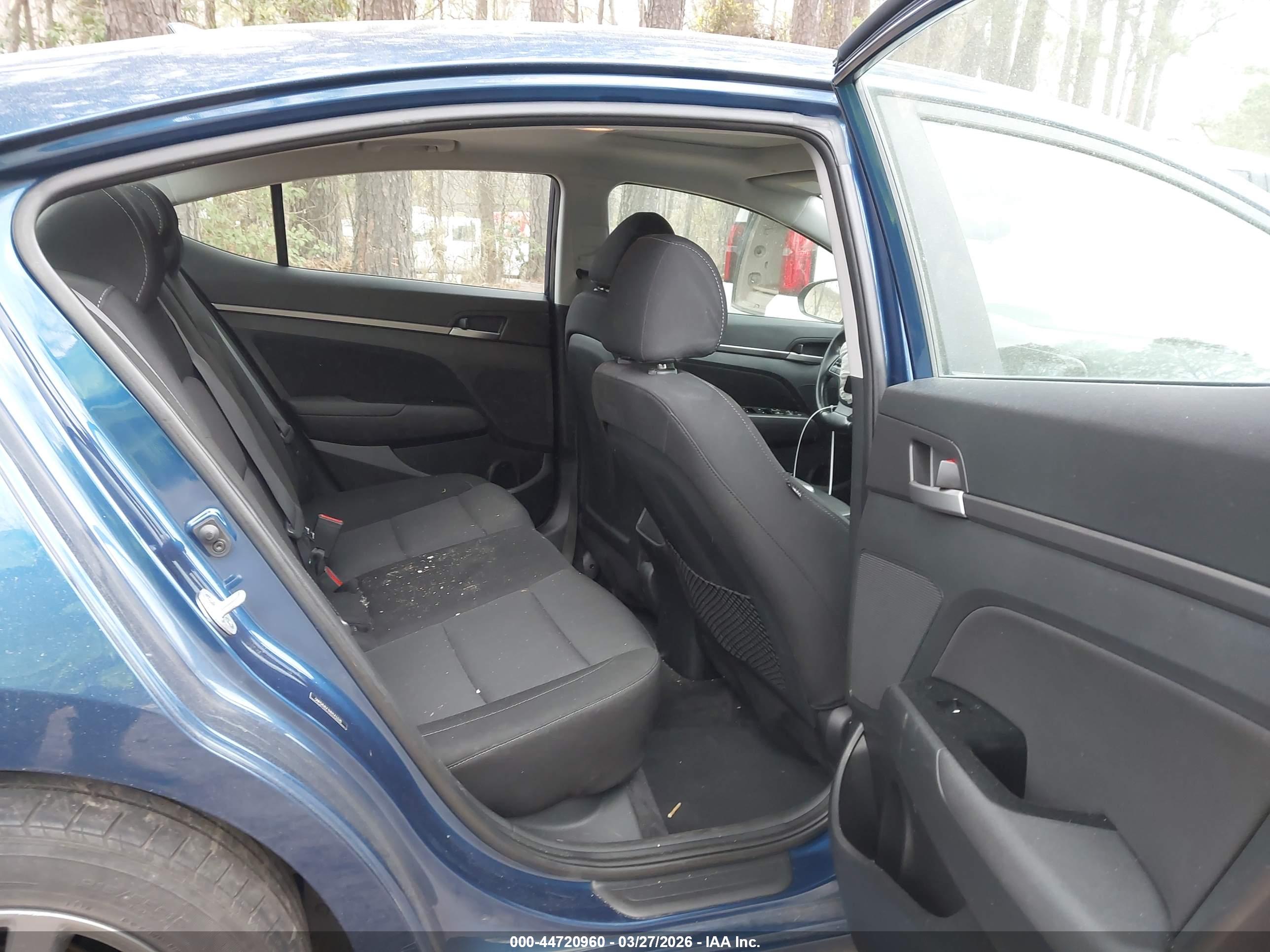 HYUNDAI ELANTRA image 8