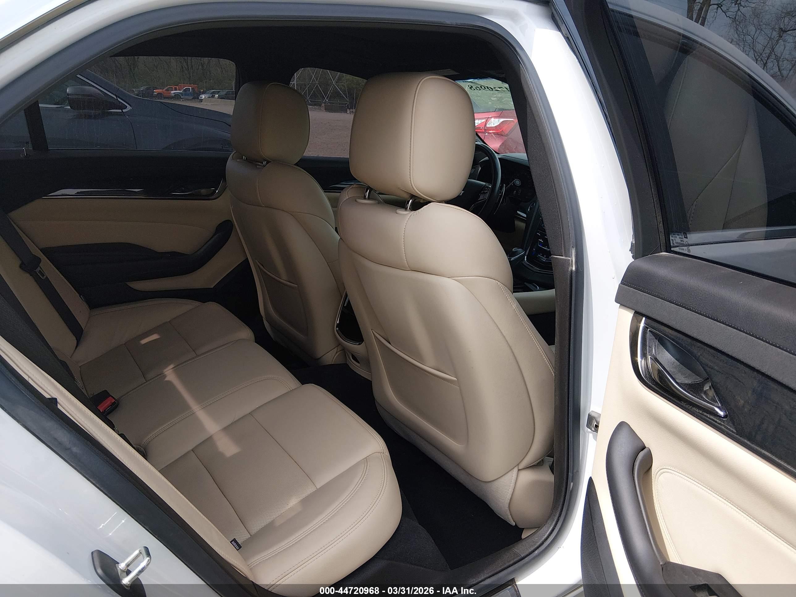 CADILLAC CTS image 8