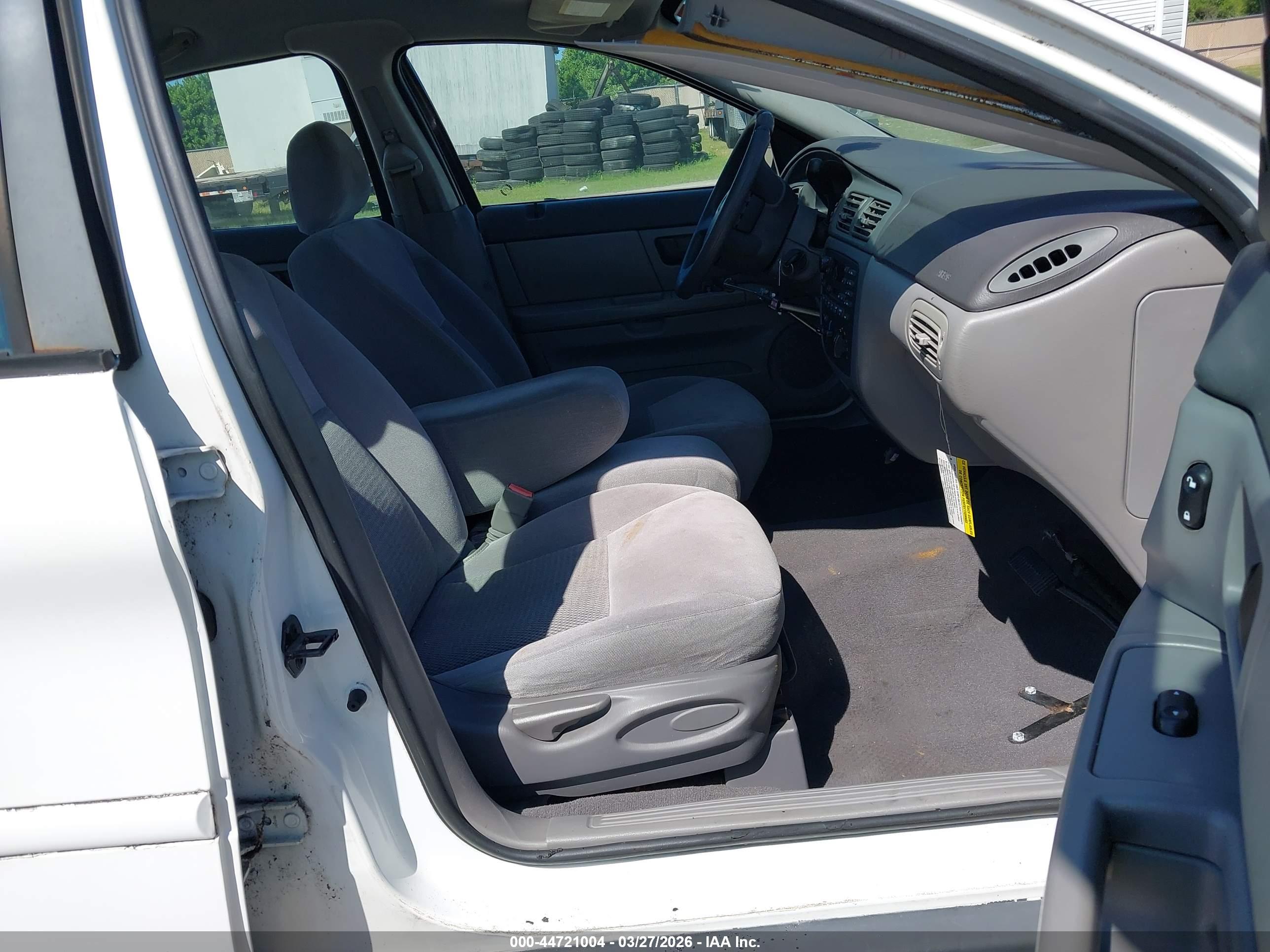 FORD TAURUS image 5