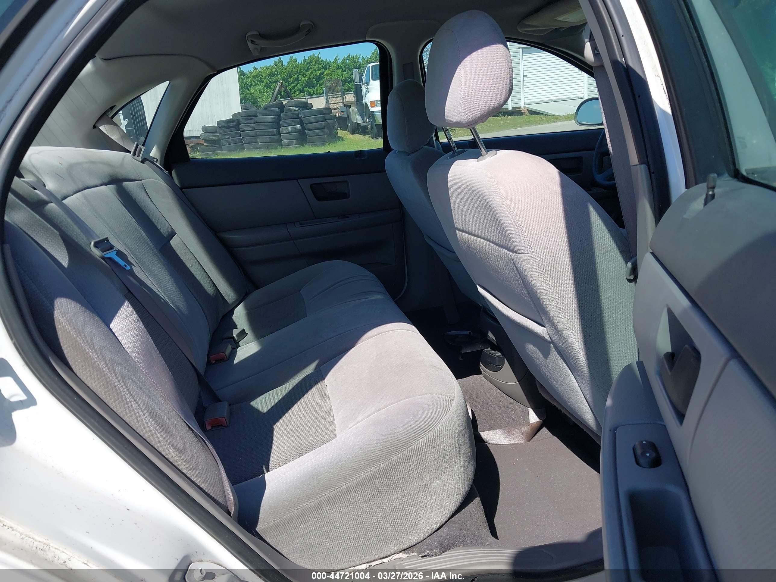 FORD TAURUS image 8