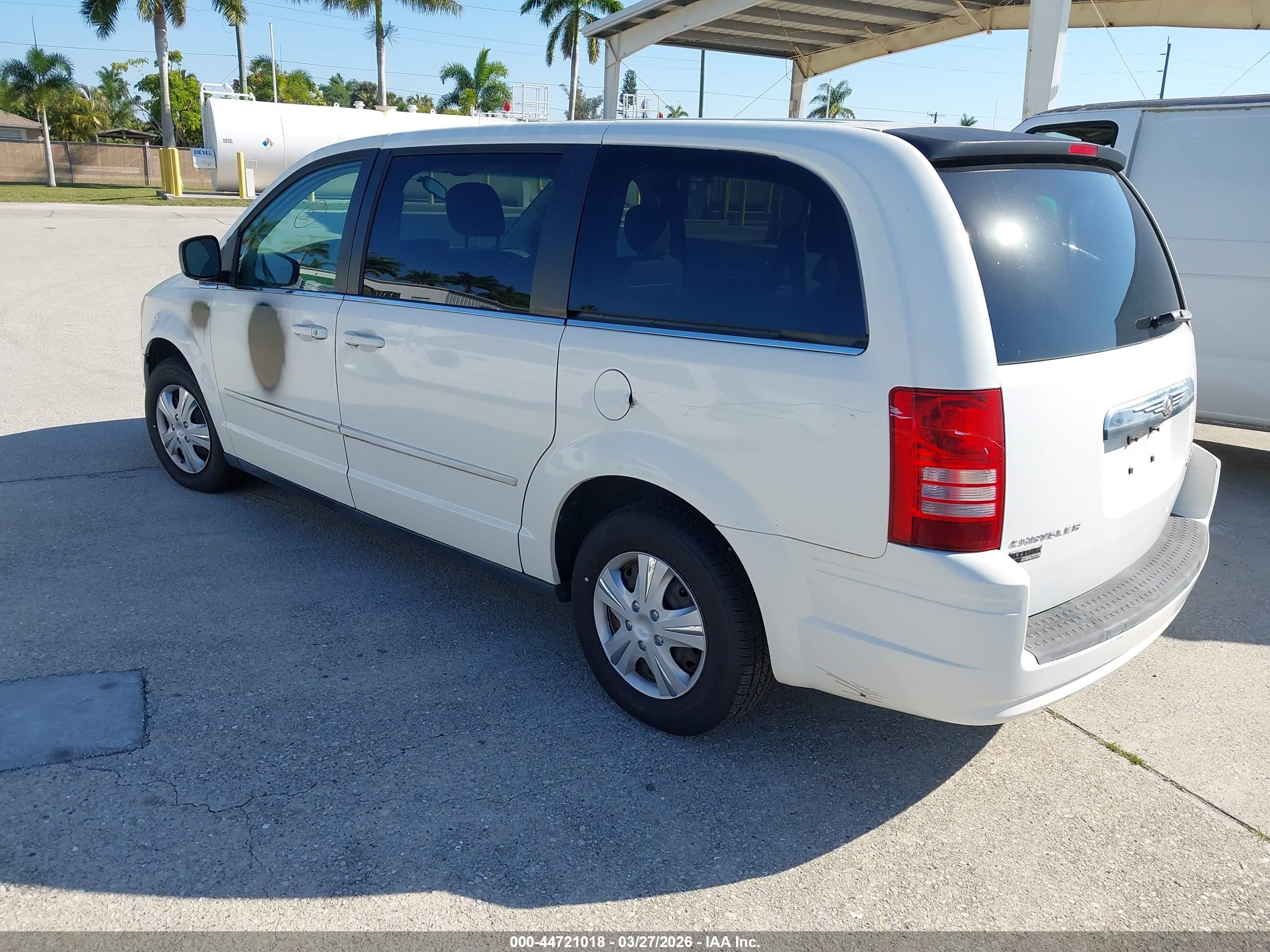 CHRYSLER TOWN image 3